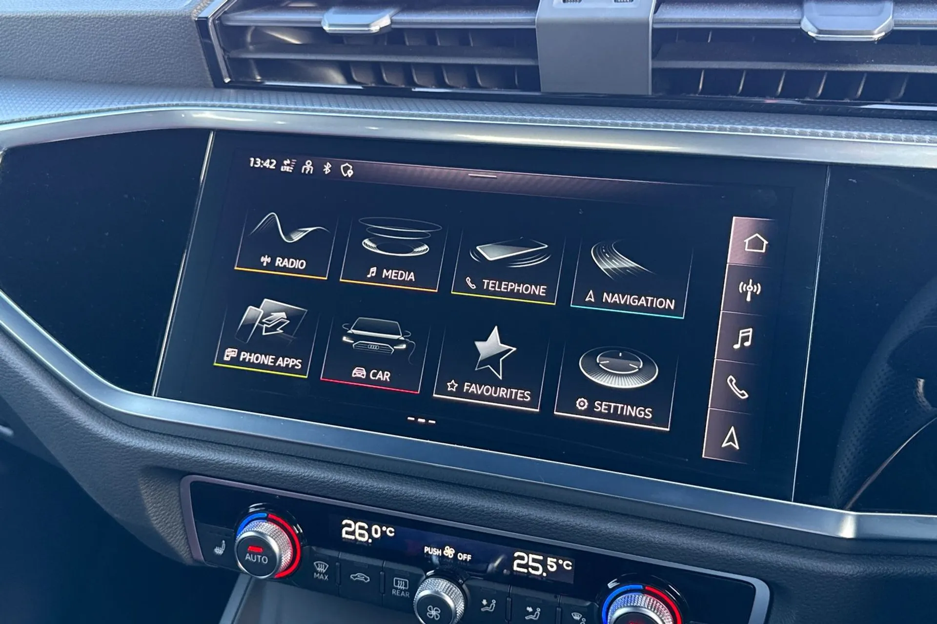 Audi Q3 thumbnail image number 25