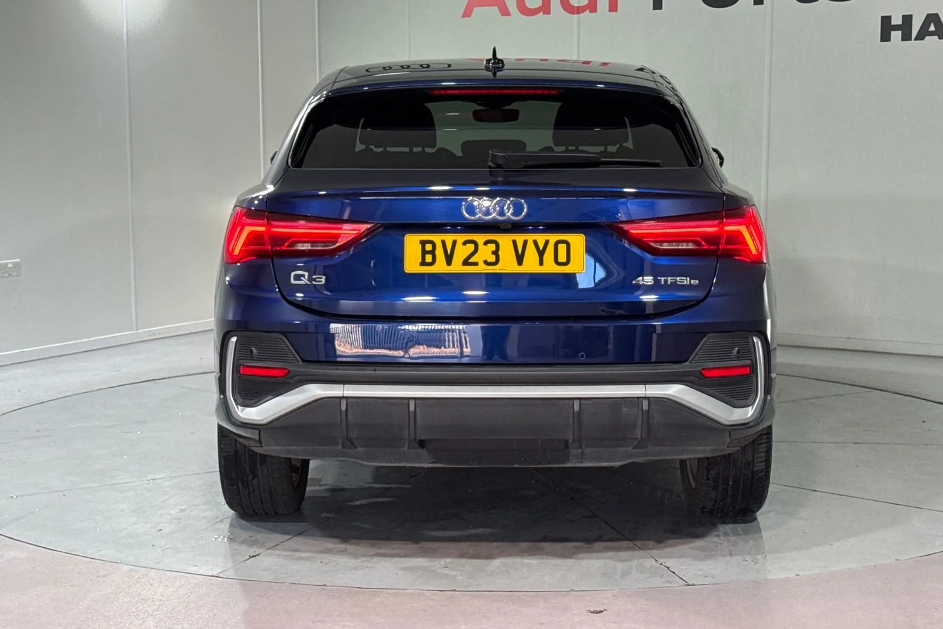 Audi Q3 thumbnail image number 14