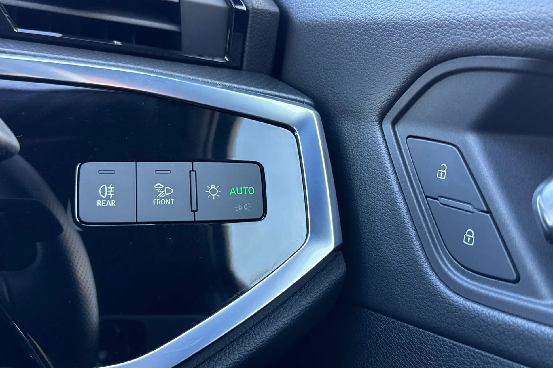 Audi Q3 thumbnail image number 28