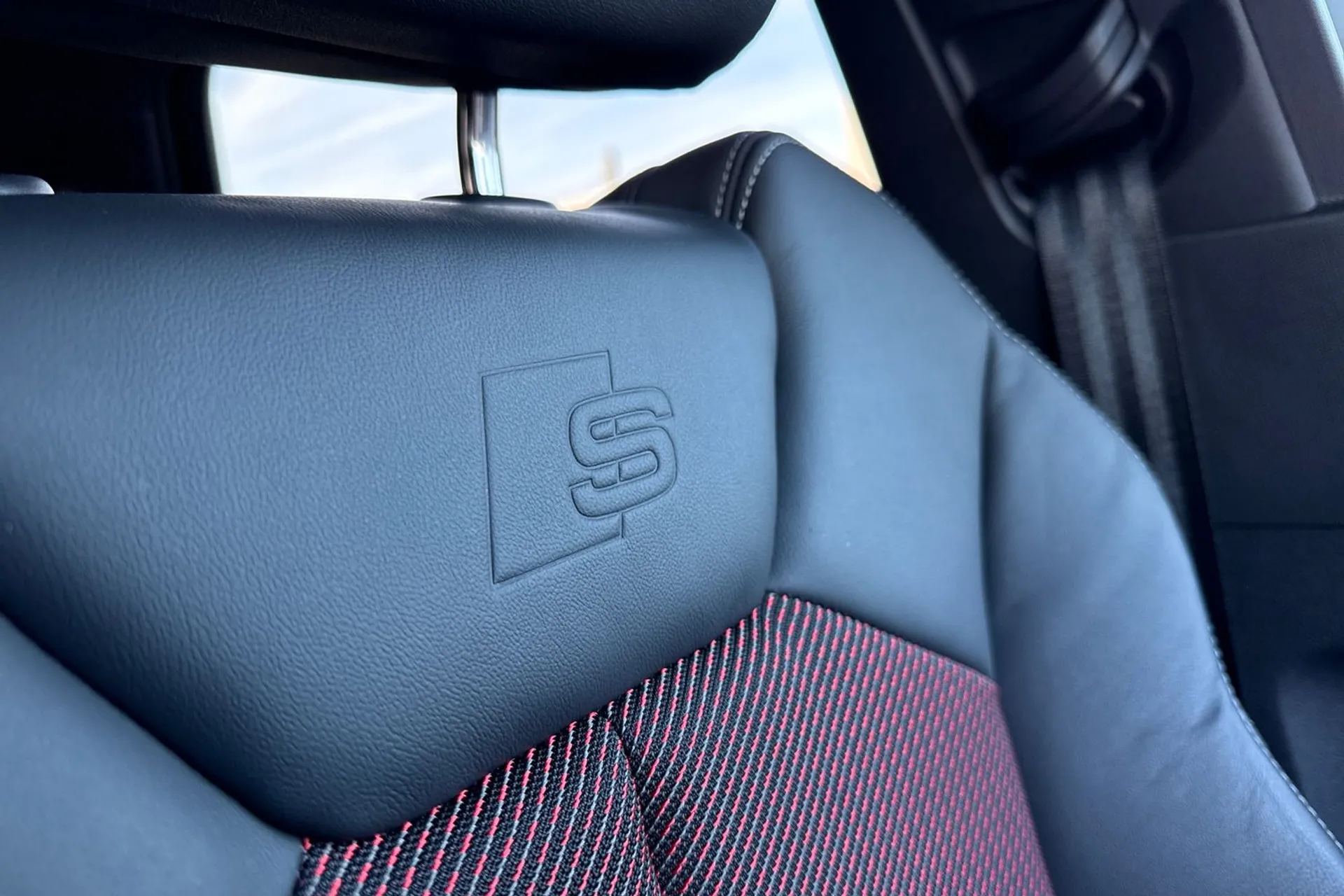 Audi Q3 thumbnail image number 32