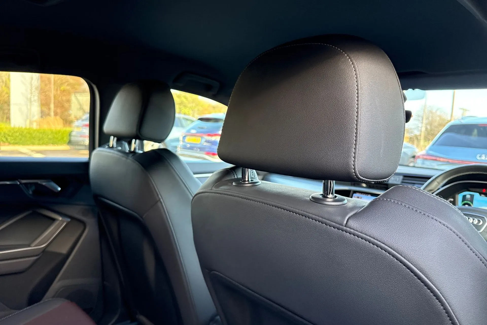 Audi Q3 thumbnail image number 38