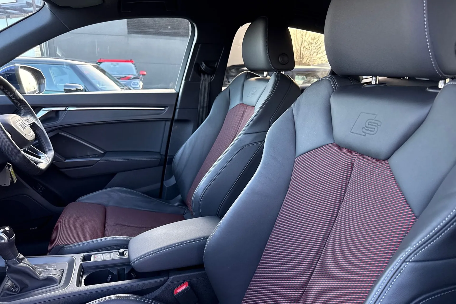 Audi Q3 thumbnail image number 43