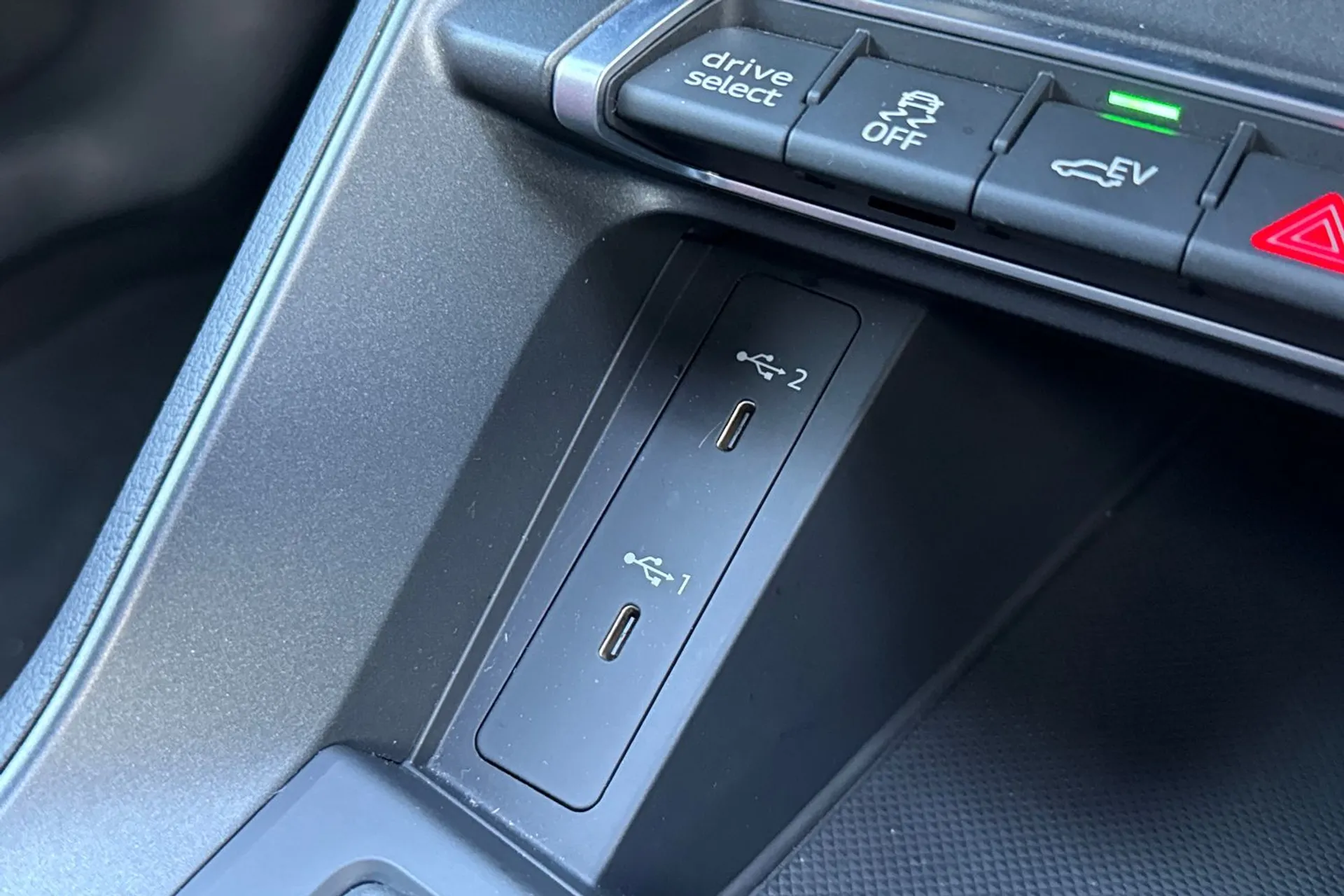 Audi Q3 thumbnail image number 21