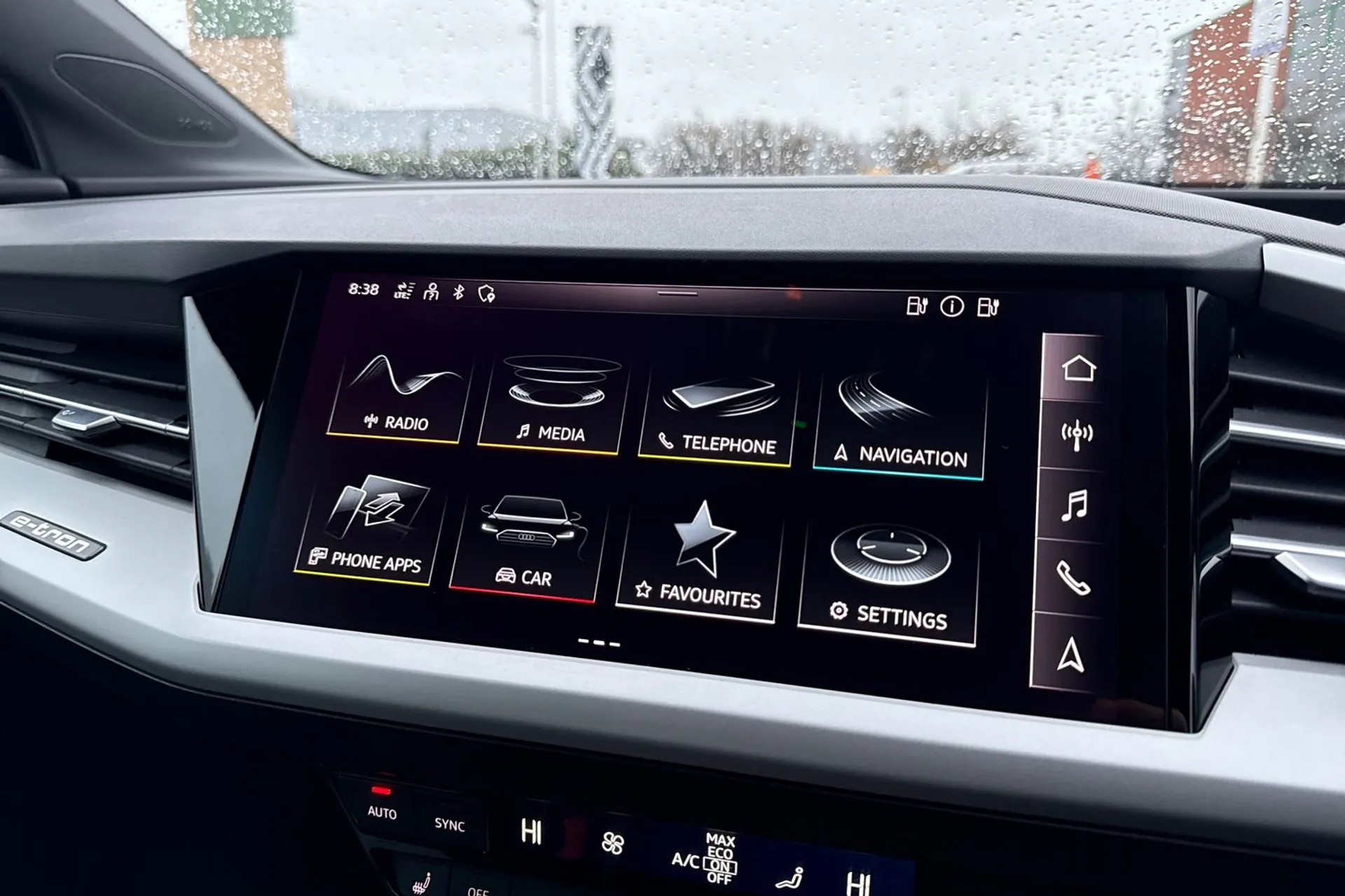 Audi Q4 thumbnail image number 12