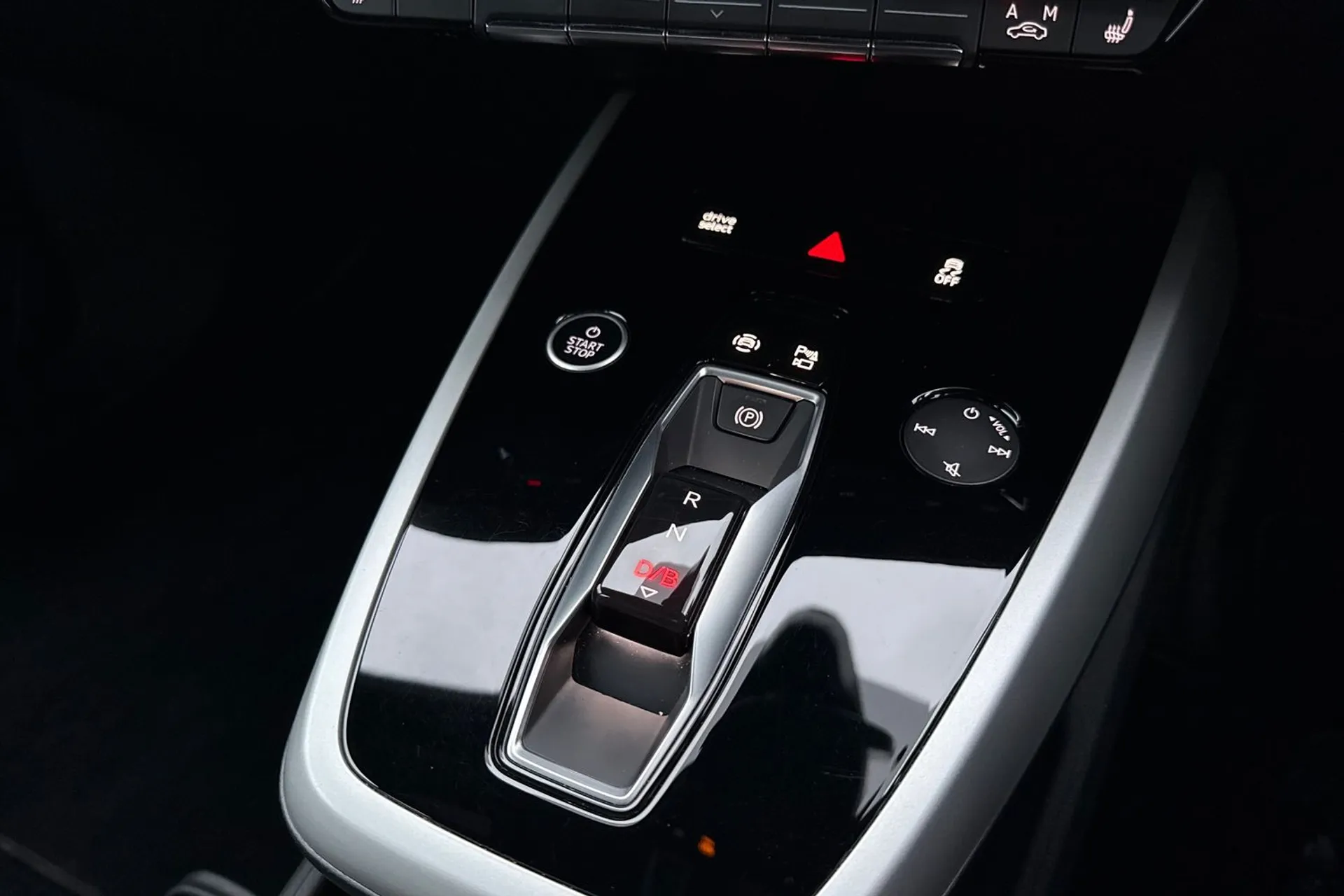 Audi Q4 thumbnail image number 16