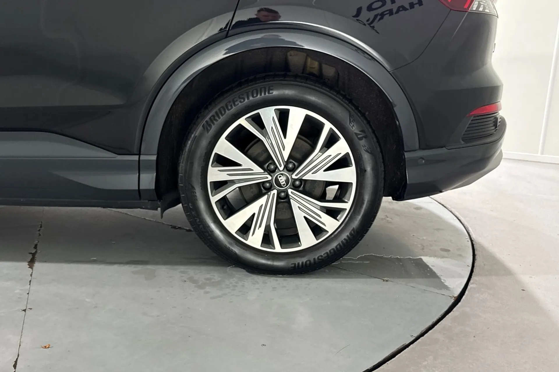 Audi Q4 thumbnail image number 24