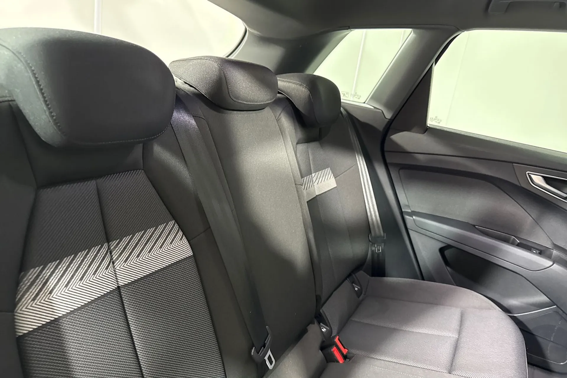 Audi Q4 thumbnail image number 33