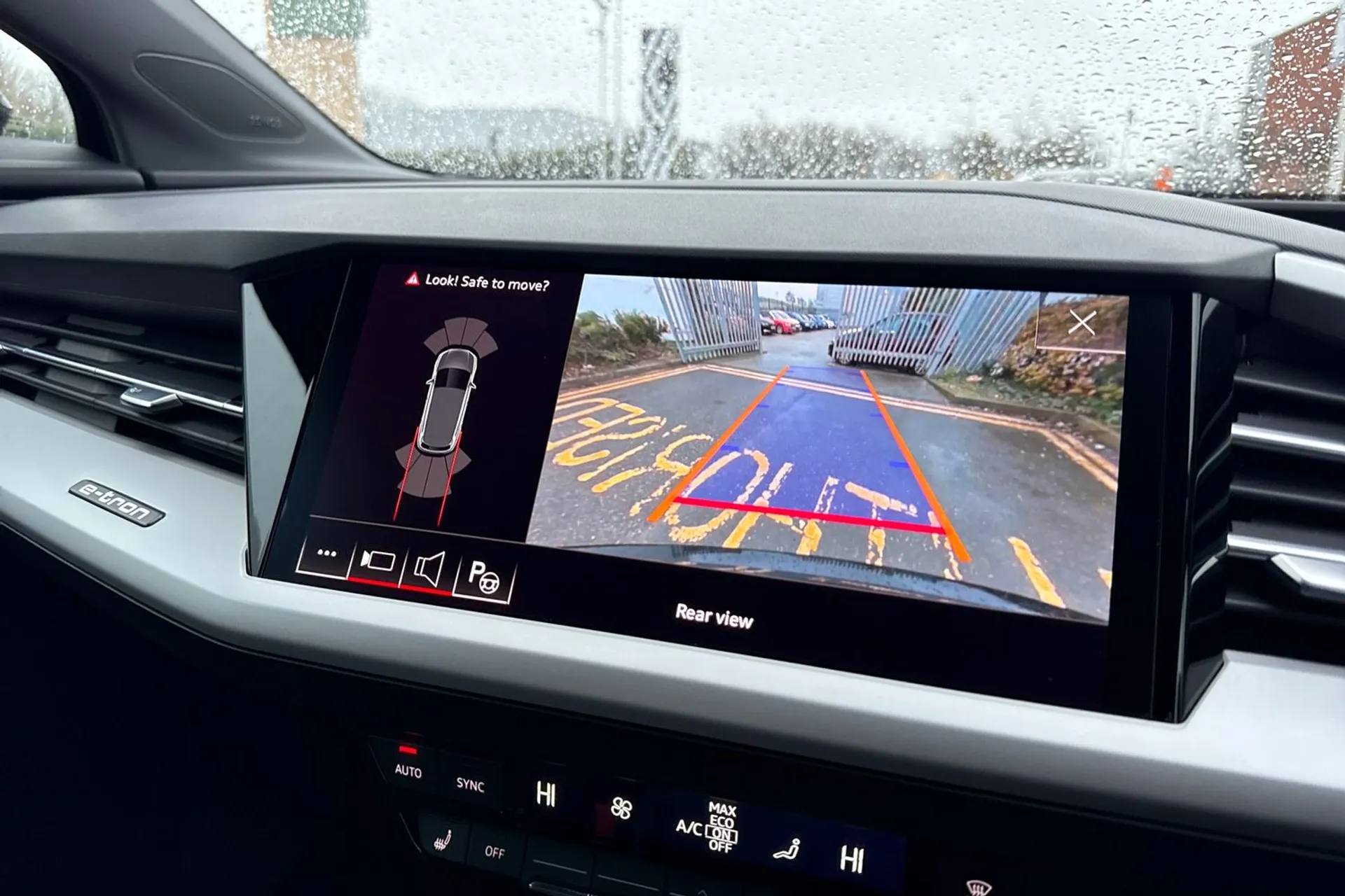 Audi Q4 thumbnail image number 4