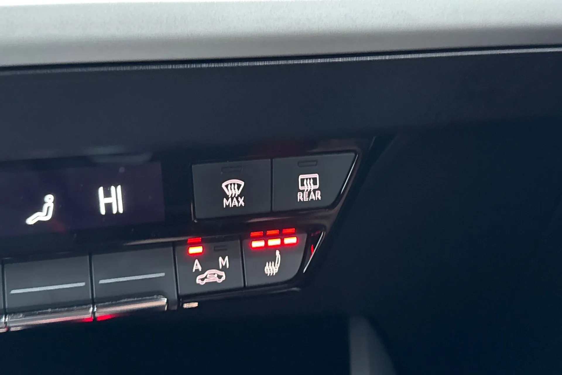 Audi Q4 thumbnail image number 18