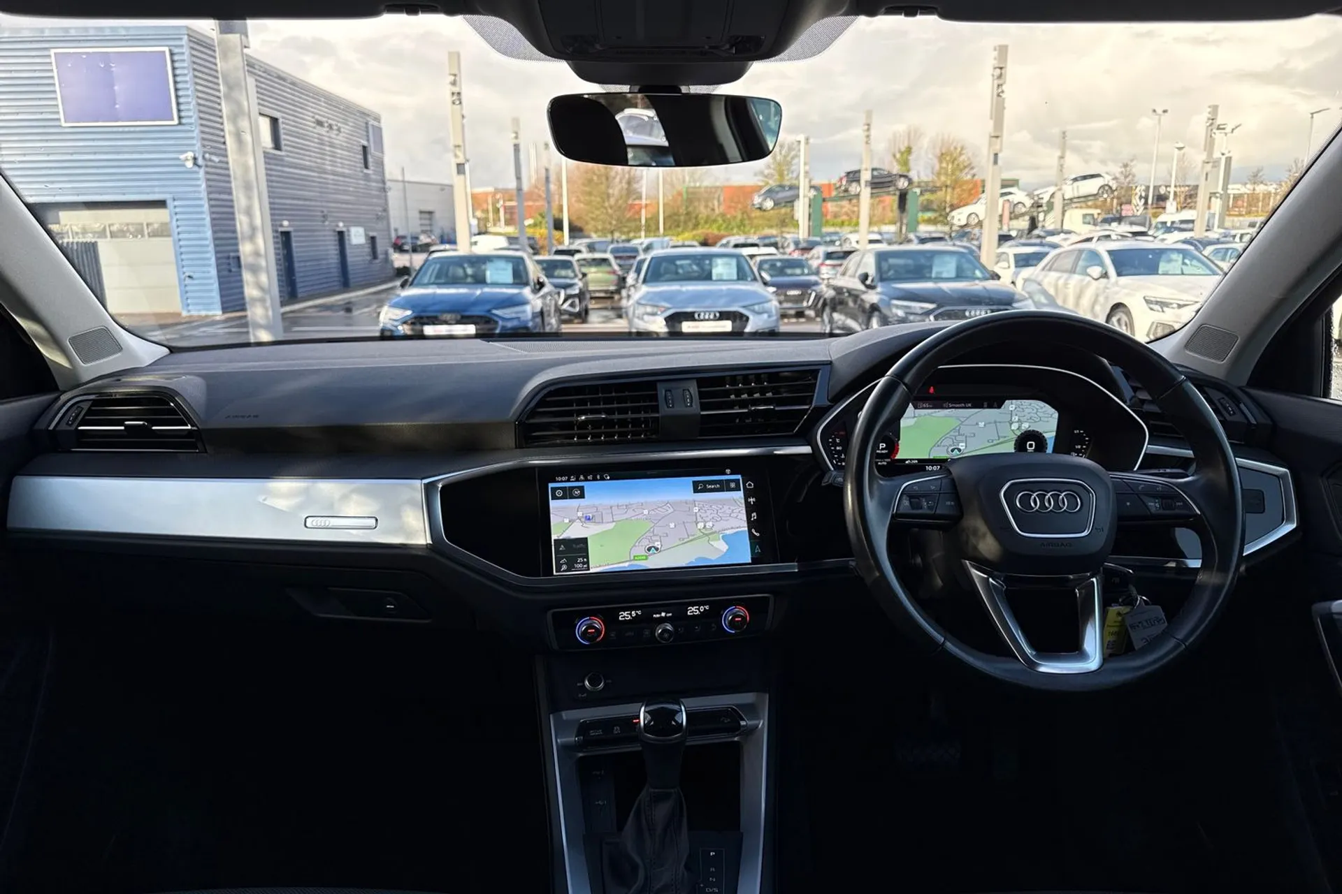 Audi Q3 thumbnail image number 3