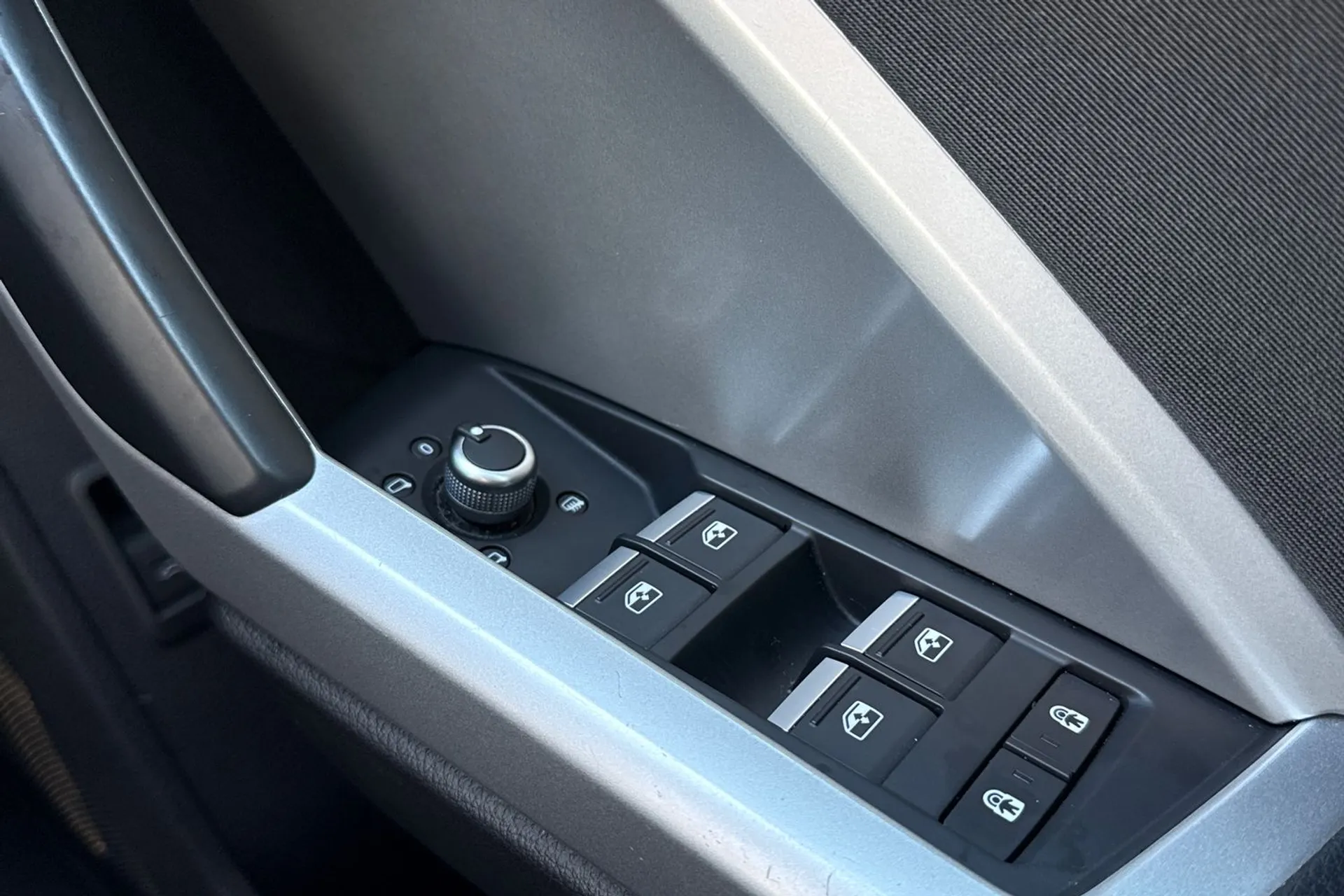 Audi Q3 thumbnail image number 24