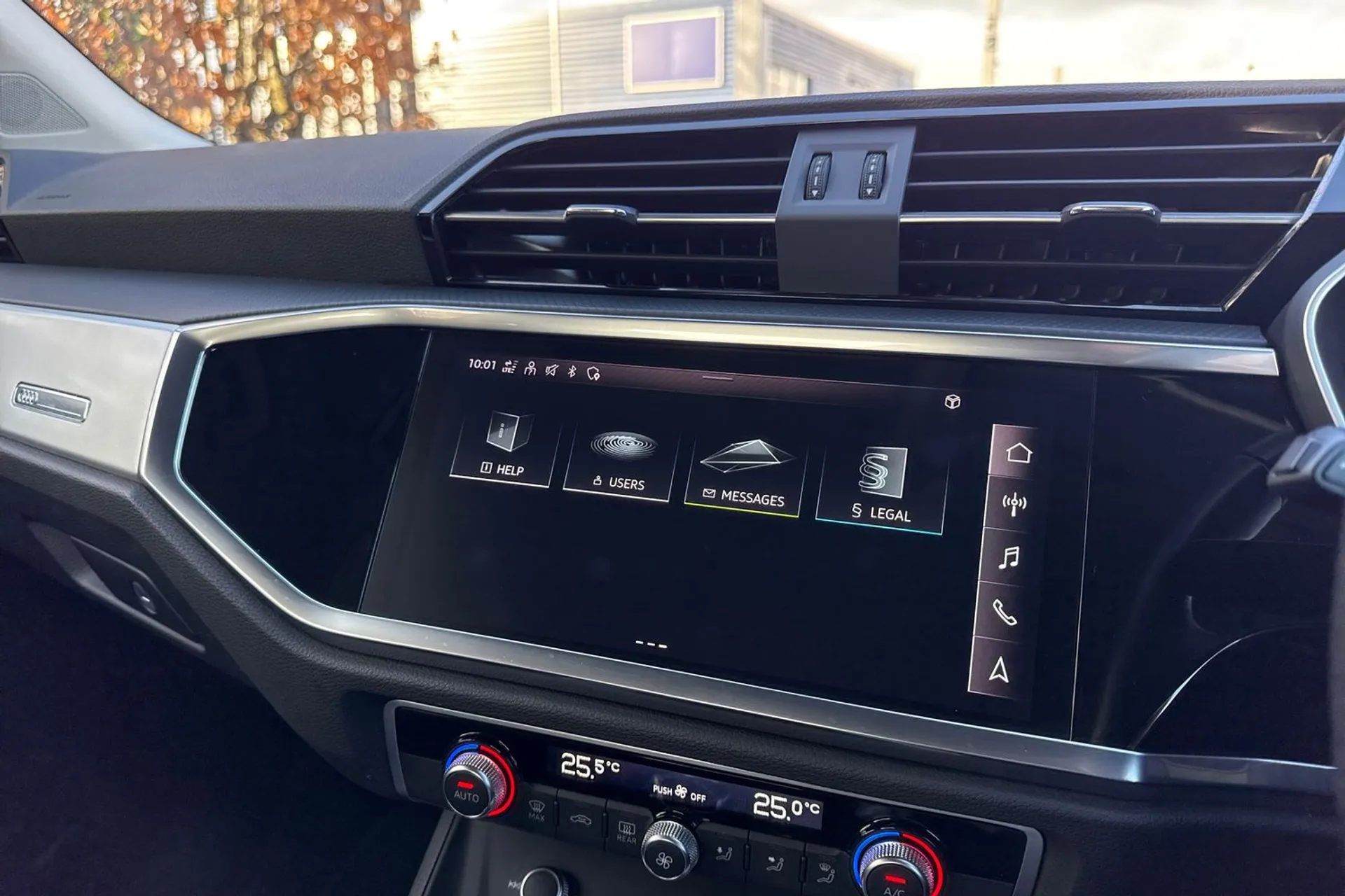 Audi Q3 thumbnail image number 34