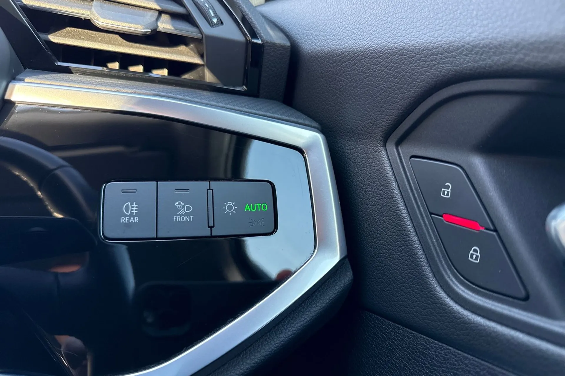 Audi Q3 thumbnail image number 31