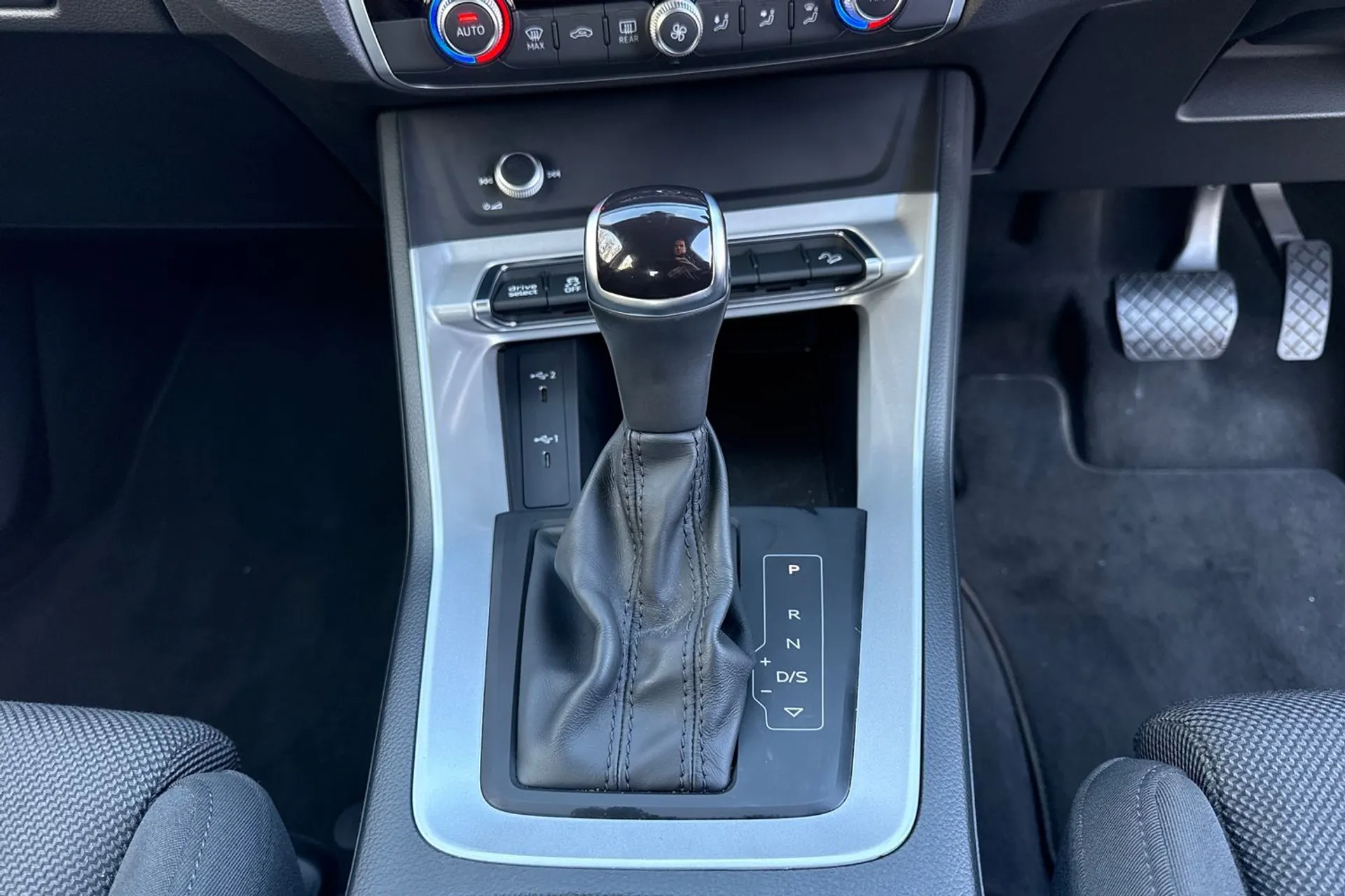 Audi Q3 thumbnail image number 38