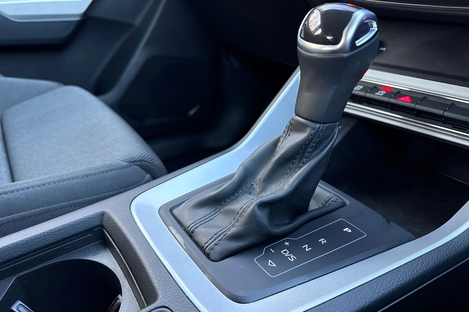 Audi Q3 thumbnail image number 12