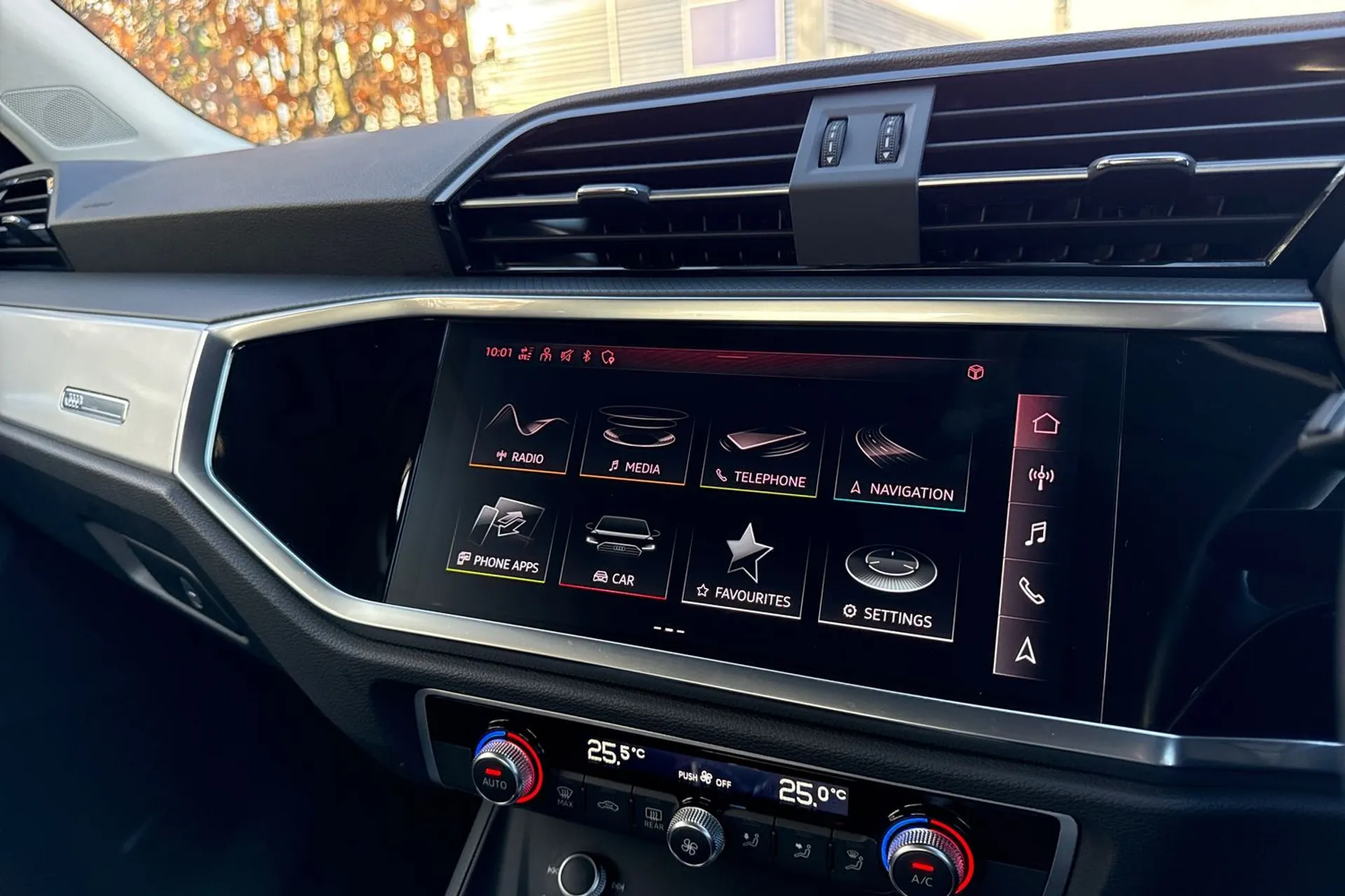 Audi Q3 thumbnail image number 23