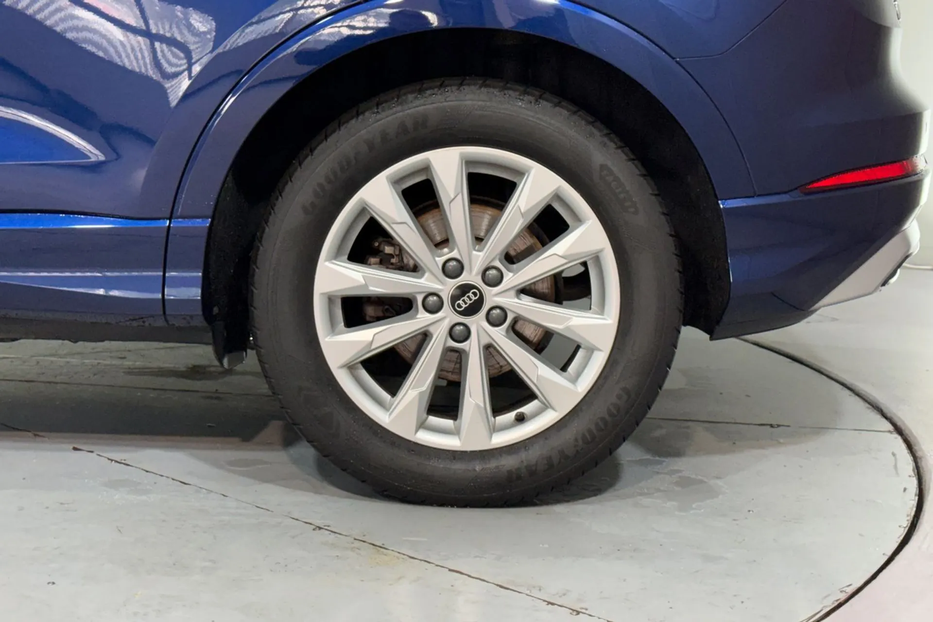 Audi Q3 thumbnail image number 22