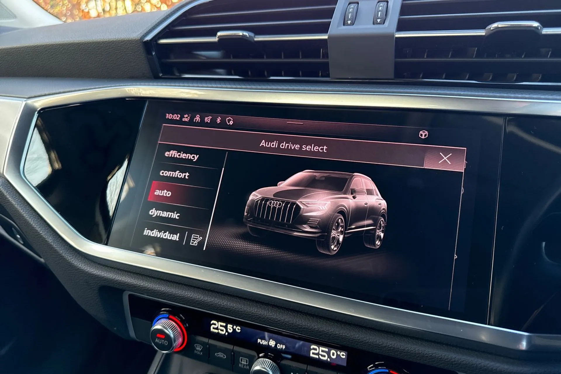 Audi Q3 thumbnail image number 14