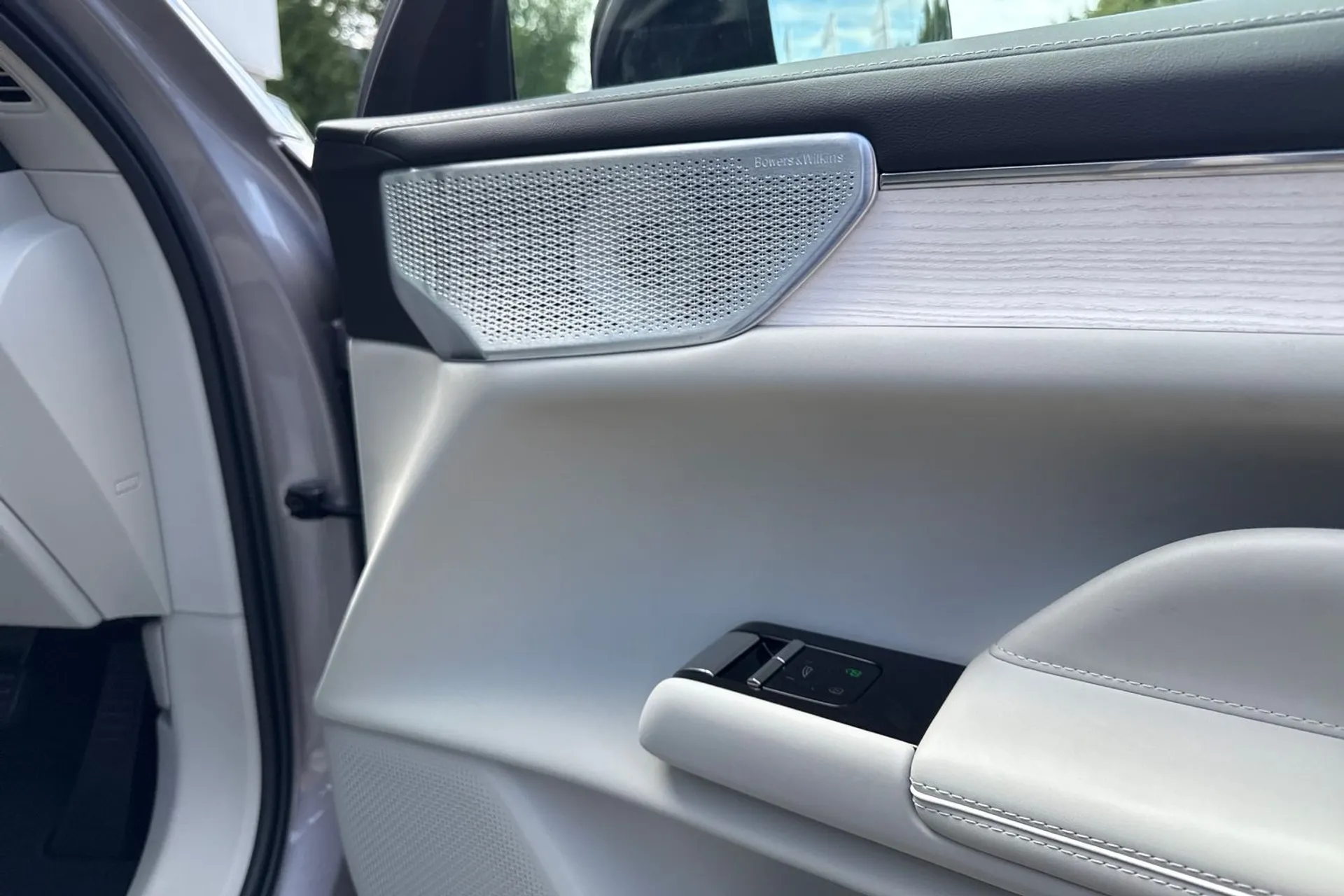 Volvo ES90 thumbnail image number 42
