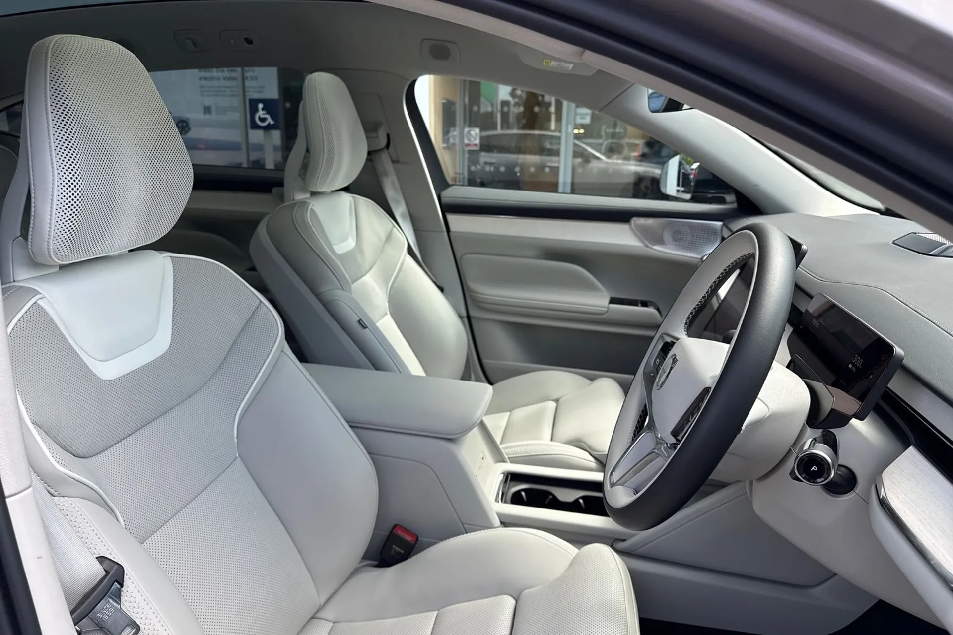 Volvo ES90 thumbnail image number 26