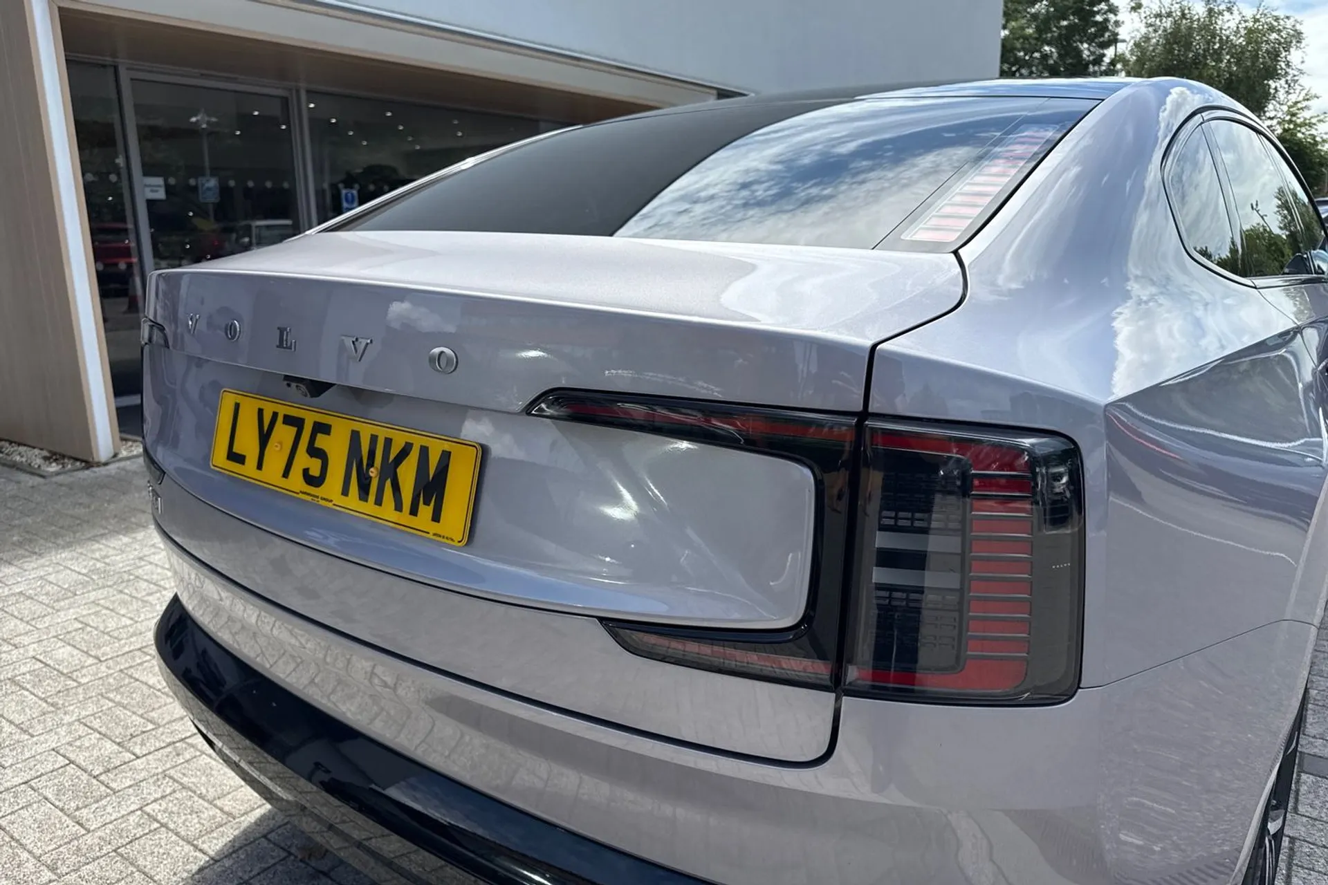 Volvo ES90 thumbnail image number 16