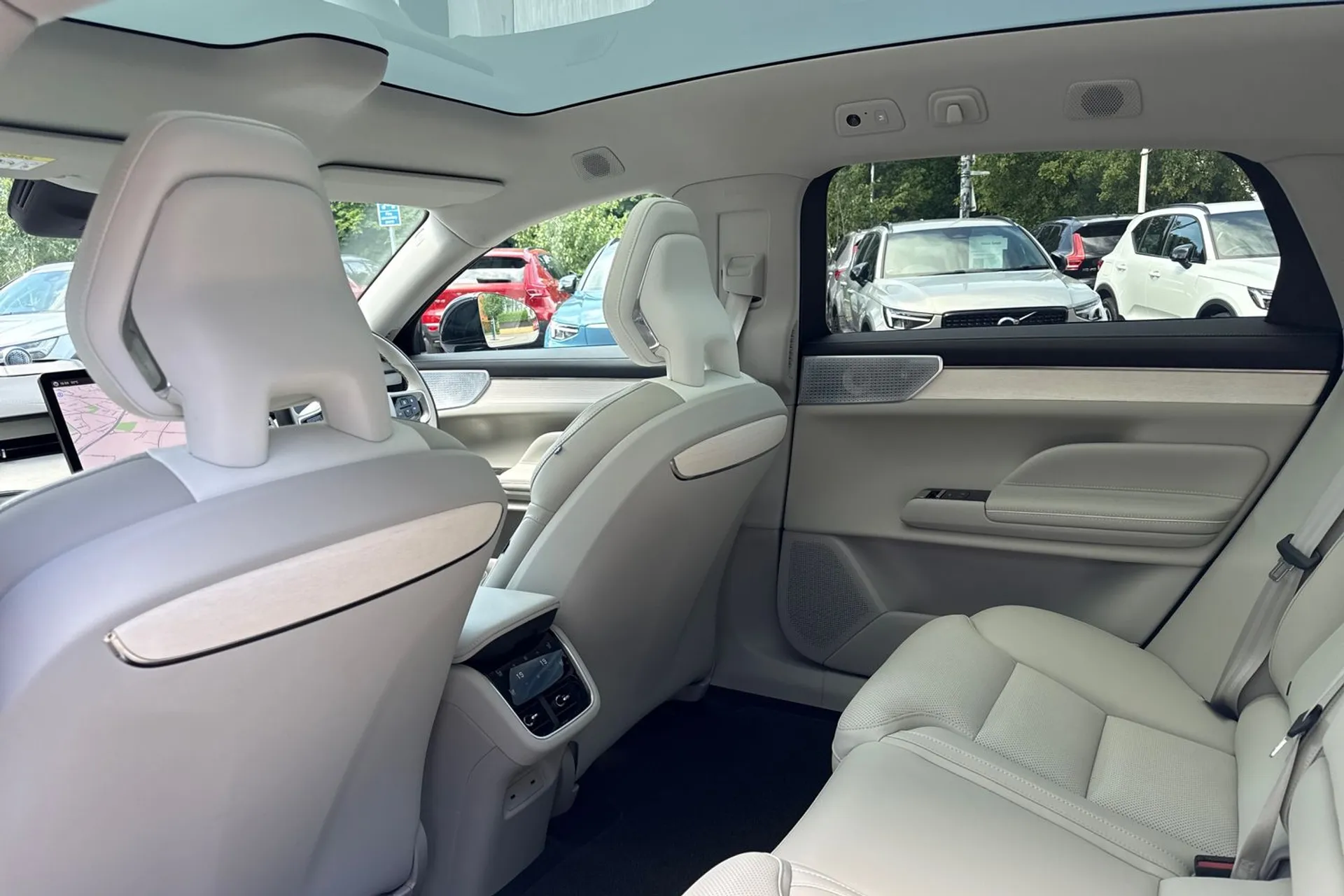 Volvo ES90 thumbnail image number 31