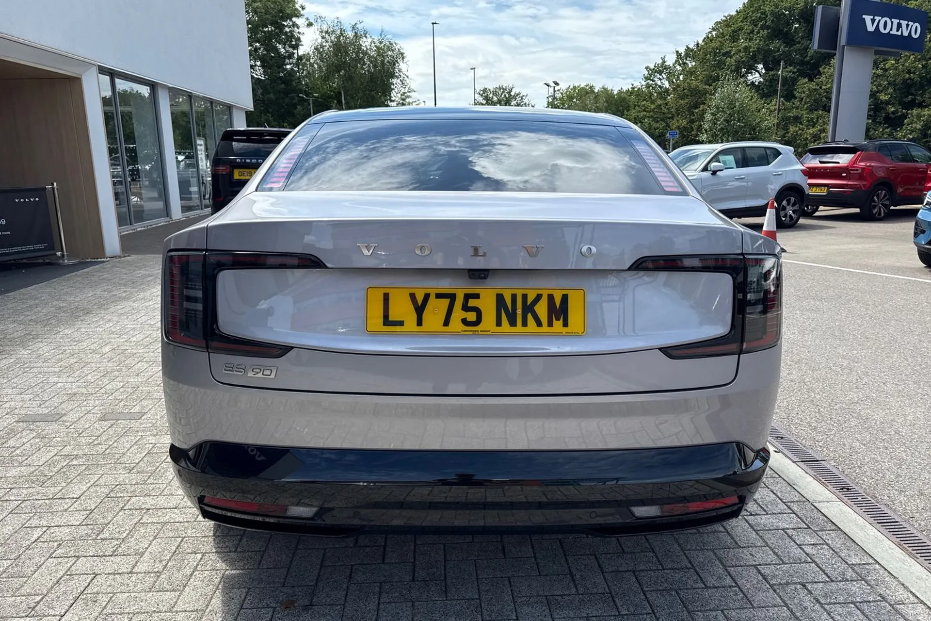 Volvo ES90 thumbnail image number 9