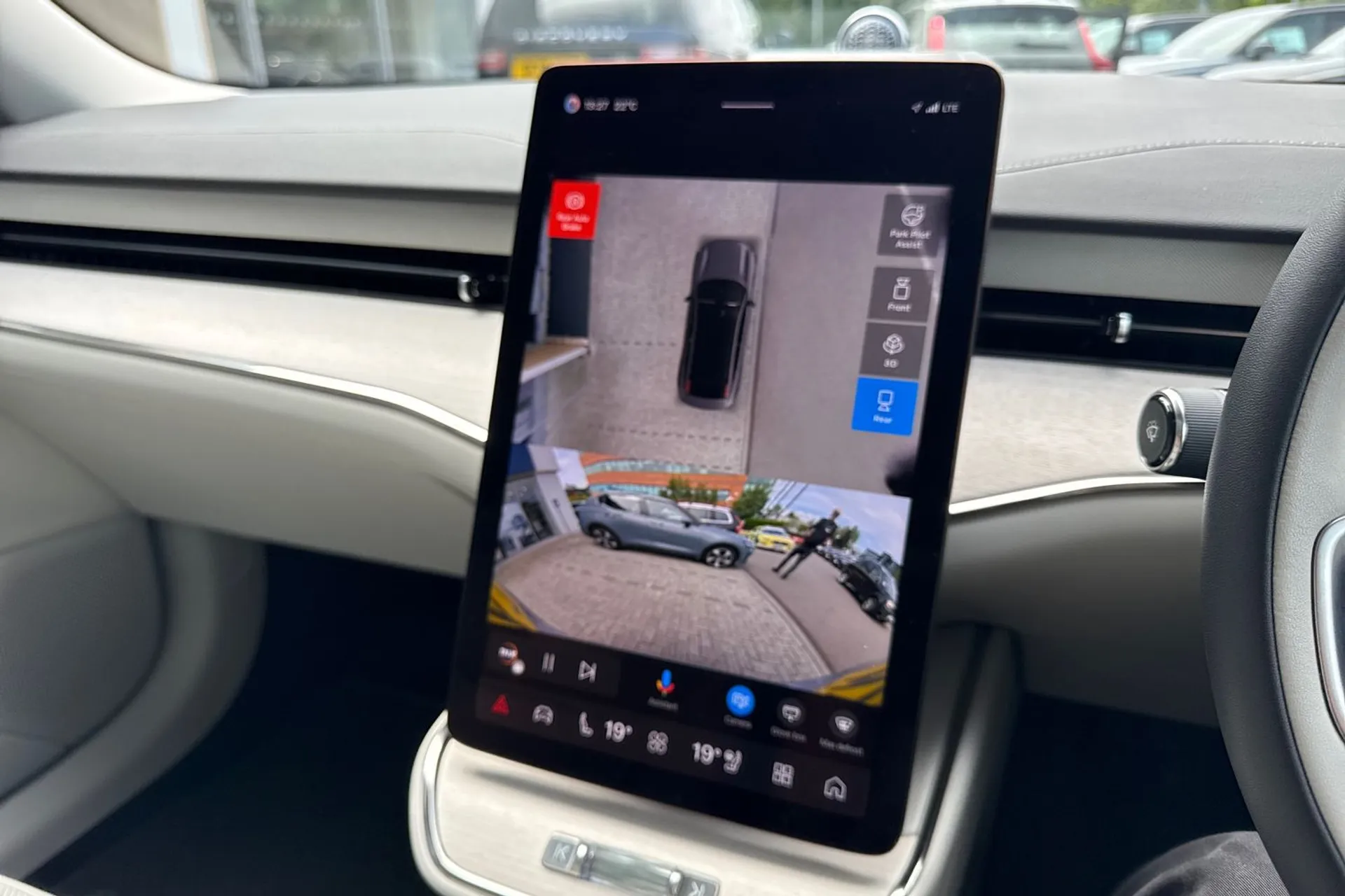 Volvo ES90 thumbnail image number 38