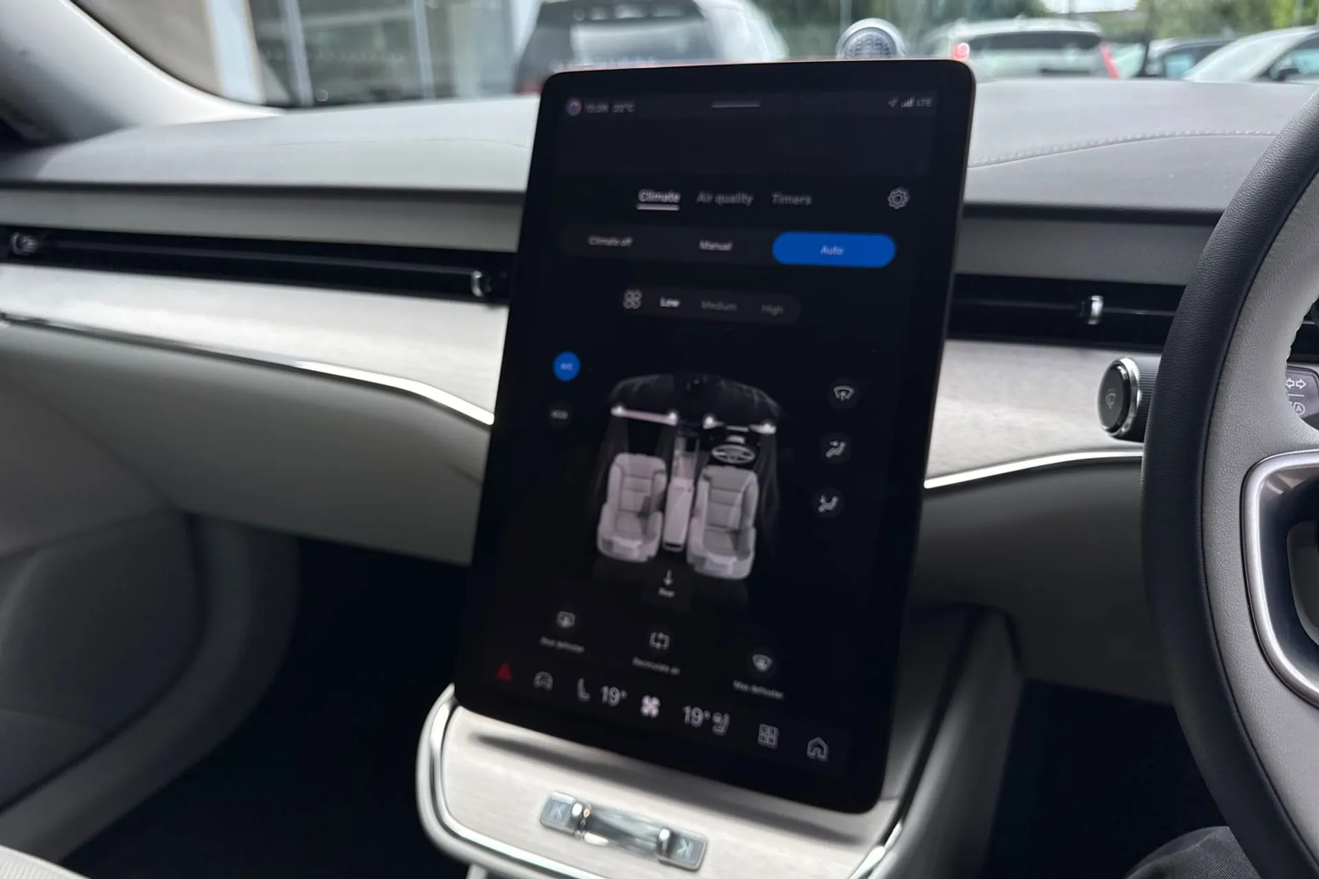 Volvo ES90 thumbnail image number 39