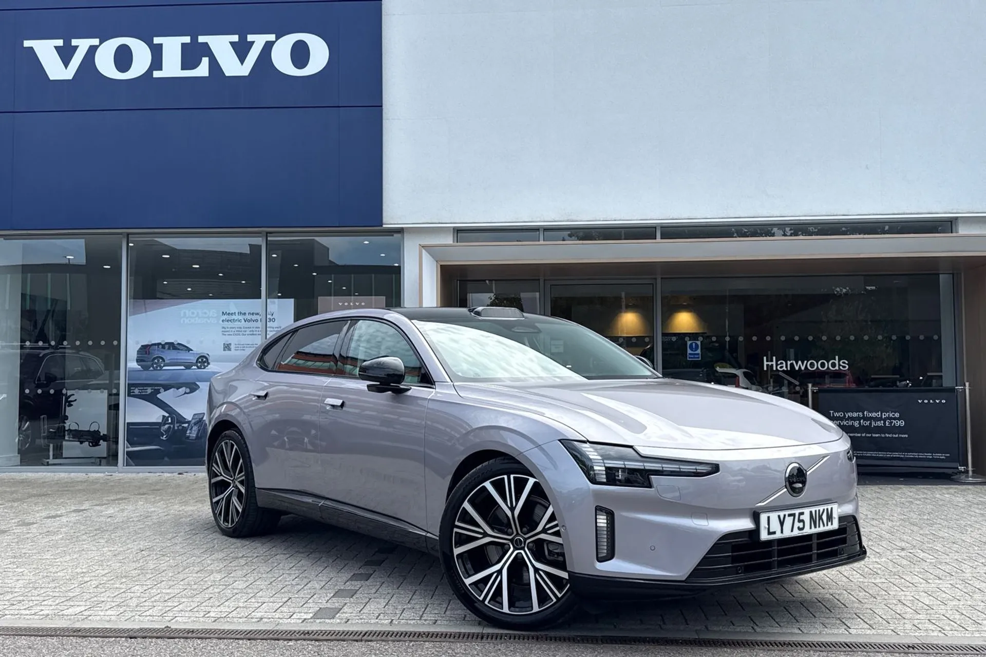 Volvo ES90 focused image
