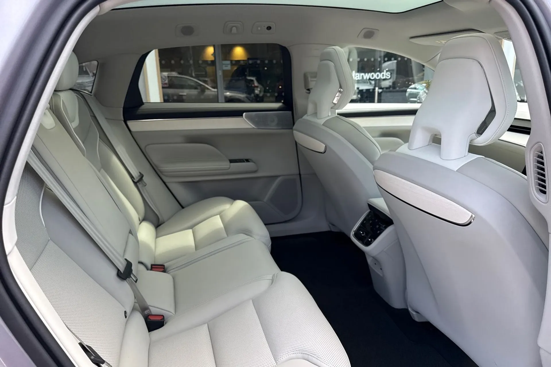 Volvo ES90 thumbnail image number 23