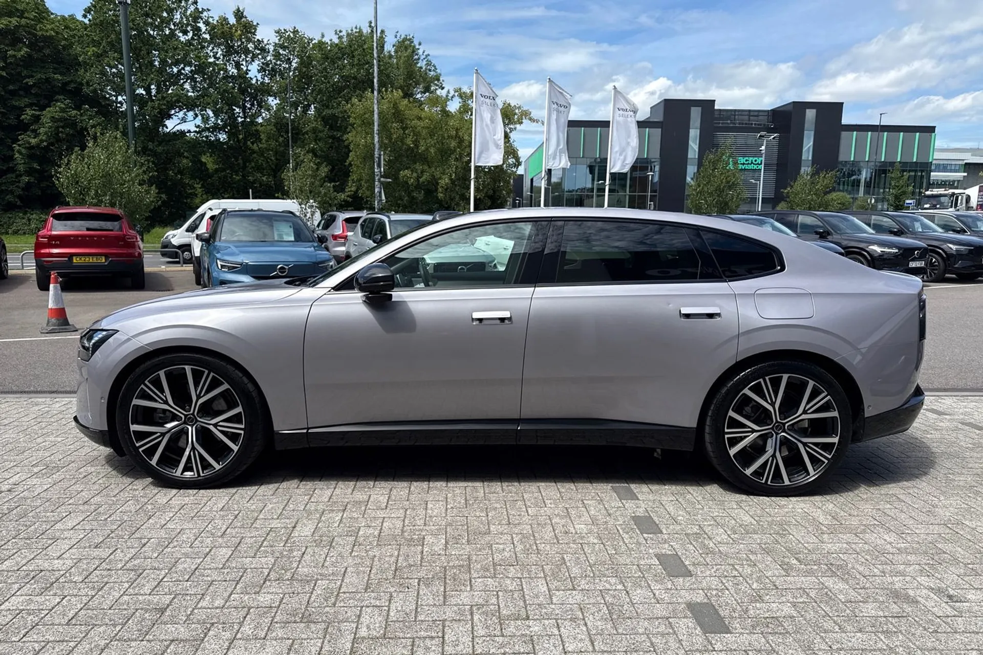 Volvo ES90 thumbnail image number 11