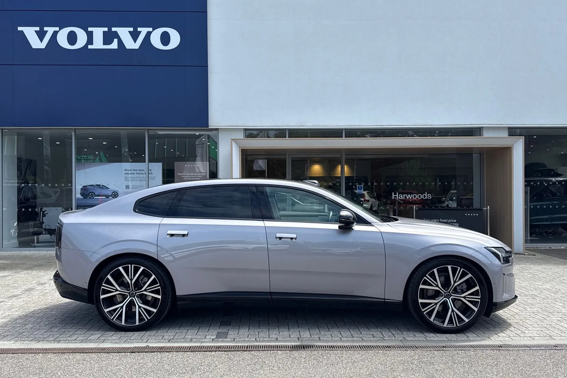 Volvo ES90 thumbnail image number 2