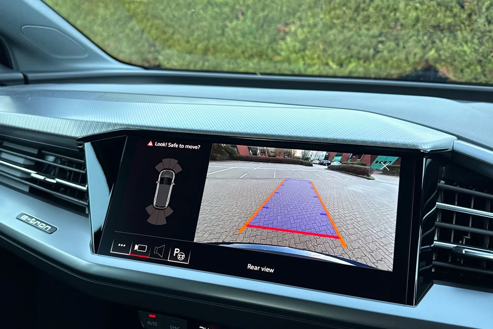 Audi Q4 thumbnail image number 4