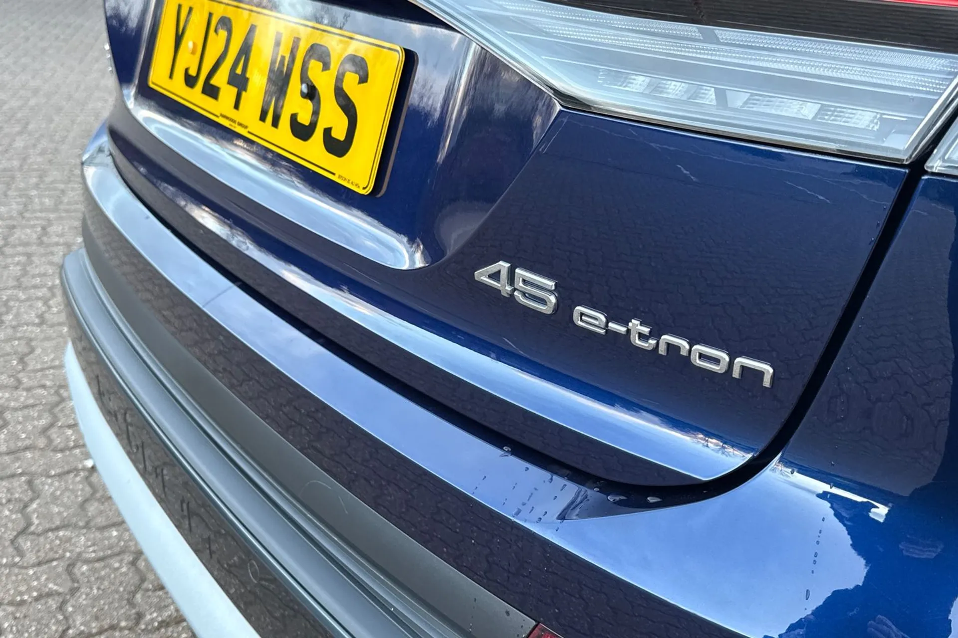 Audi Q4 thumbnail image number 36