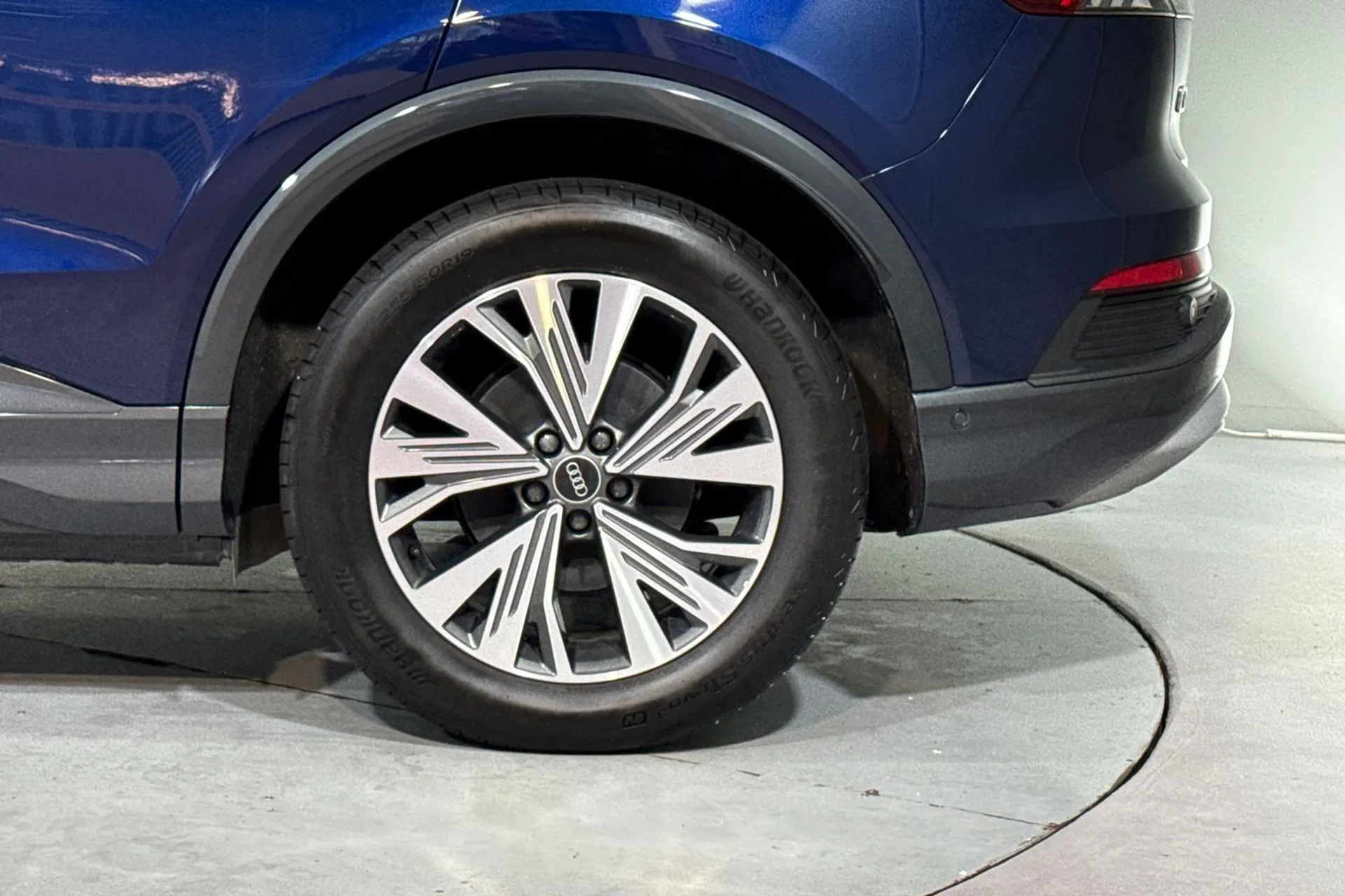 Audi Q4 thumbnail image number 21