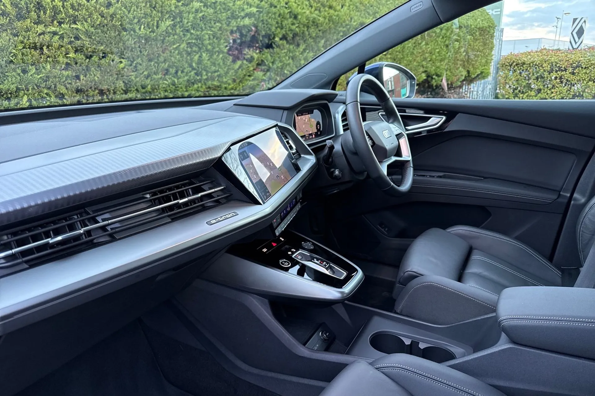 Audi Q4 thumbnail image number 10