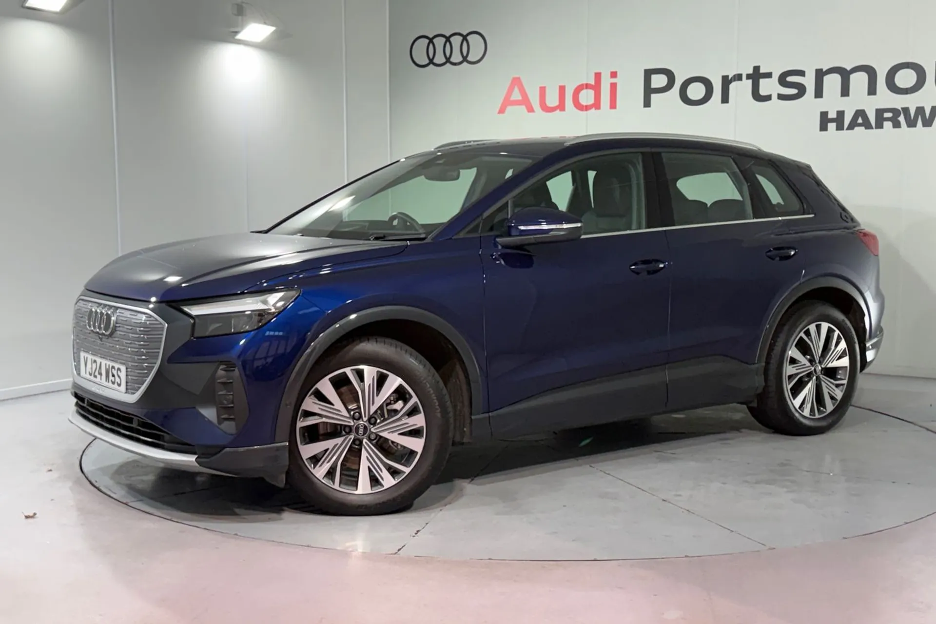 Audi Q4 thumbnail image number 9