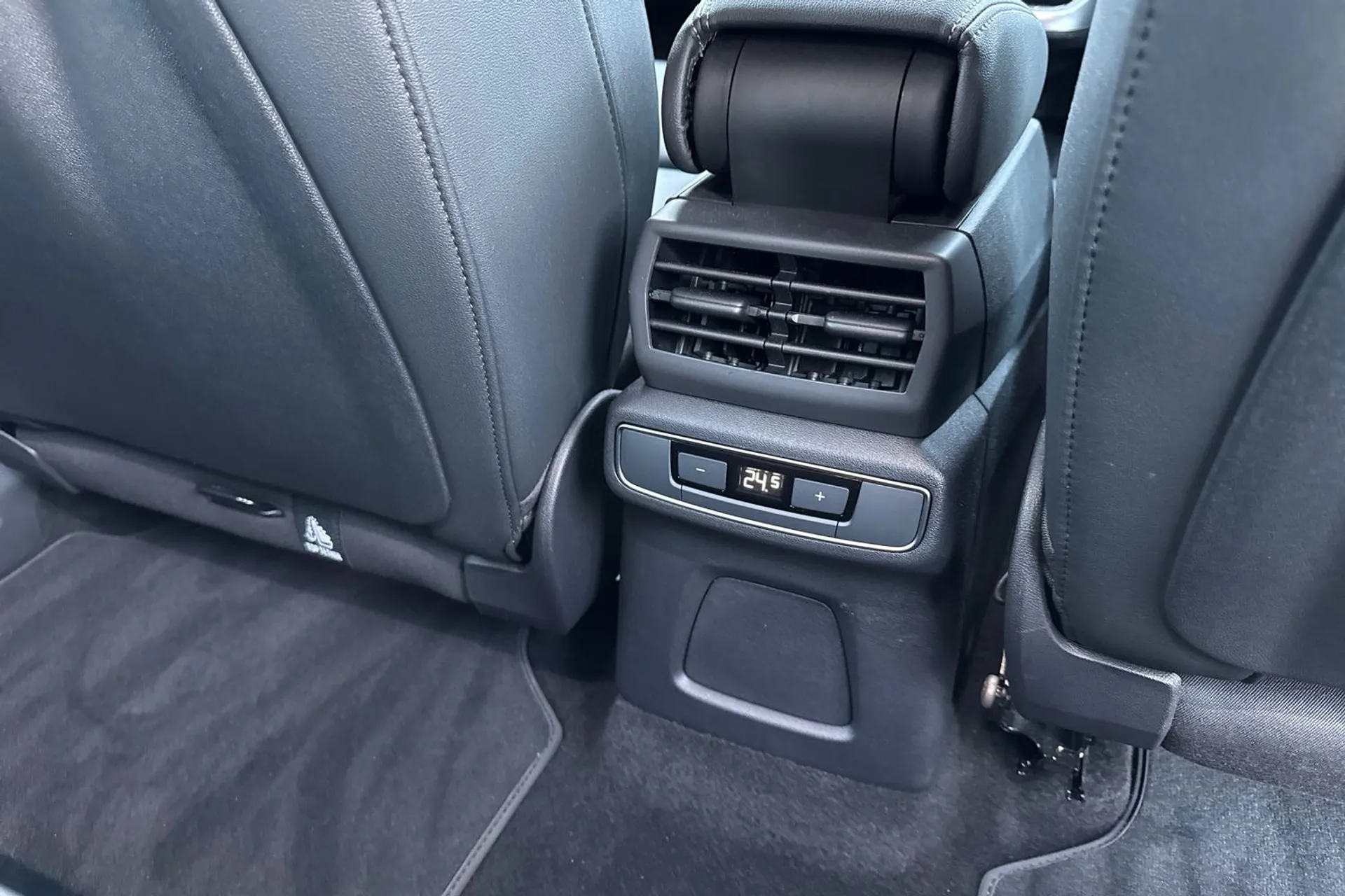 Audi Q4 thumbnail image number 29