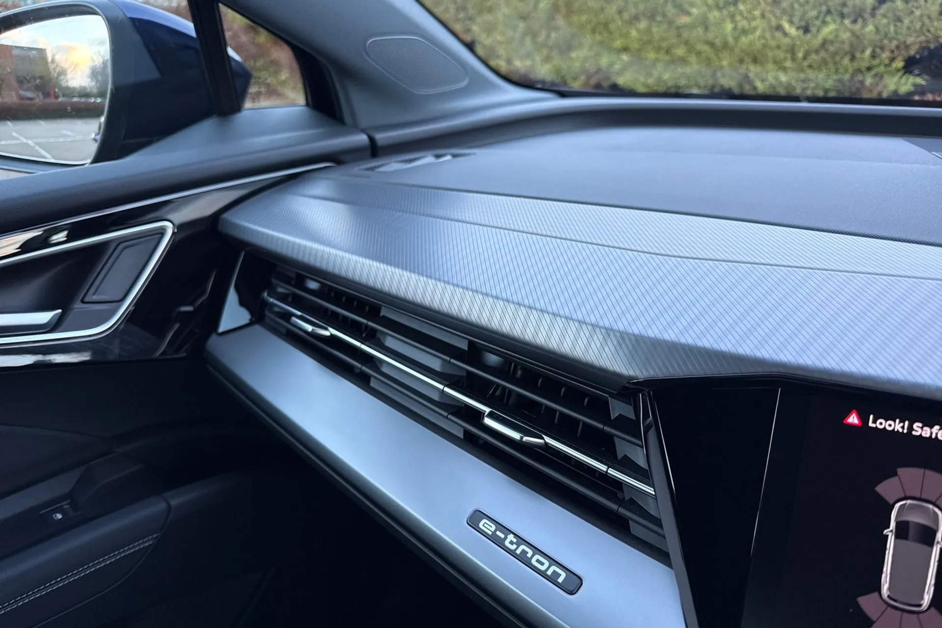 Audi Q4 thumbnail image number 34