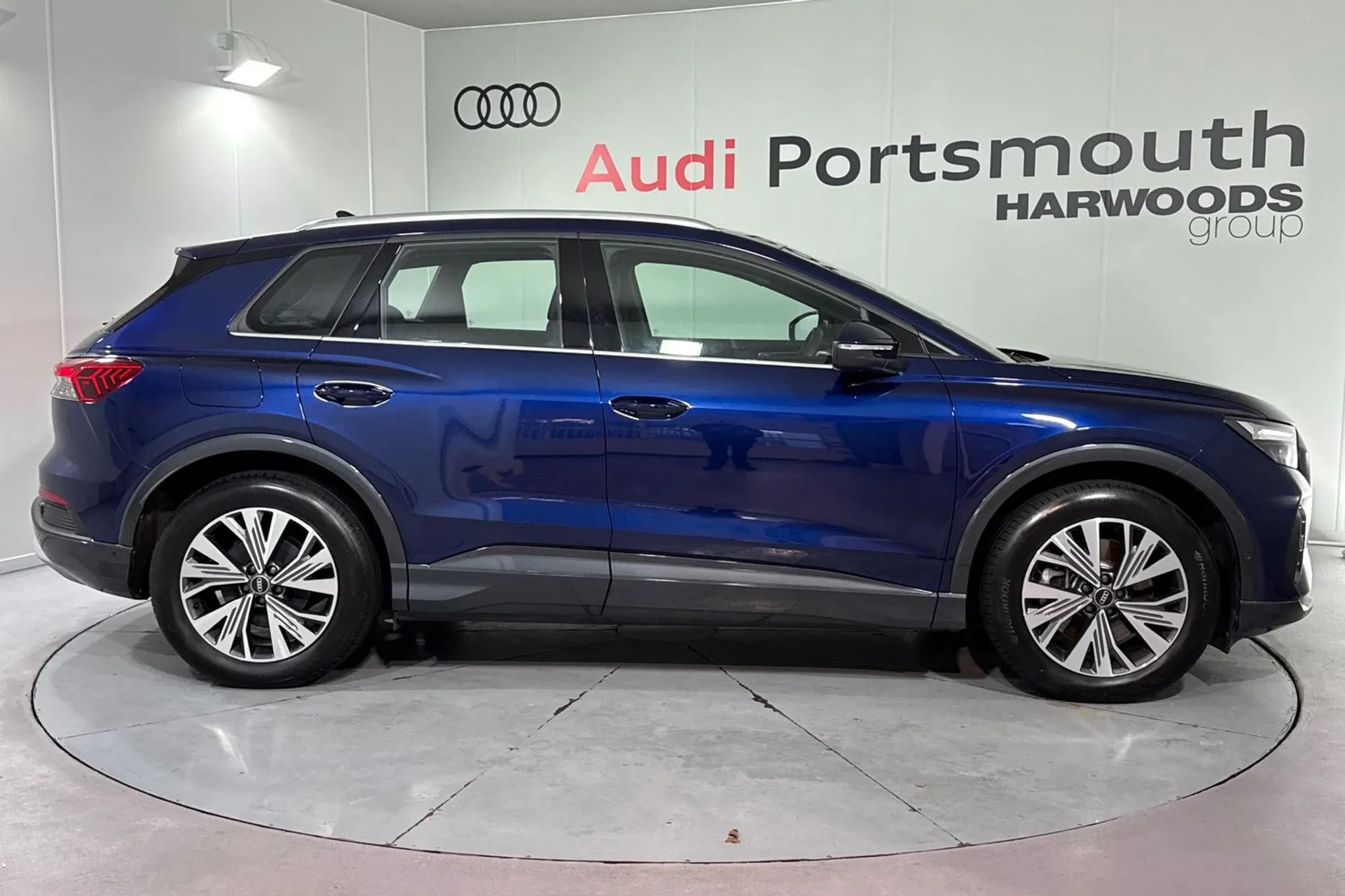 Audi Q4 thumbnail image number 2