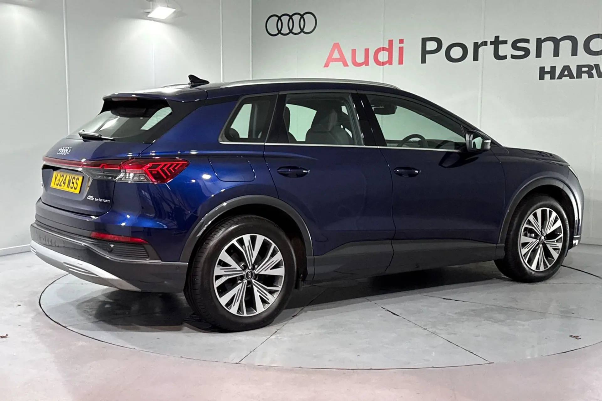 Audi Q4 thumbnail image number 12