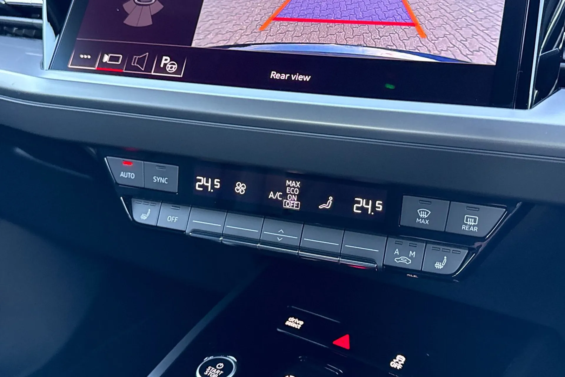 Audi Q4 thumbnail image number 16