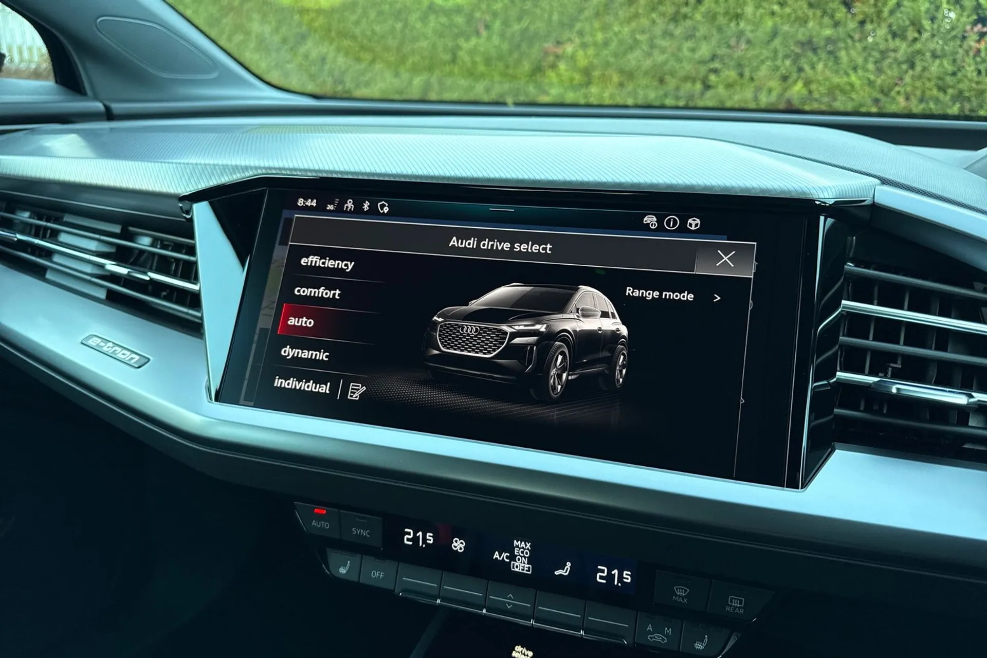 Audi Q4 thumbnail image number 11