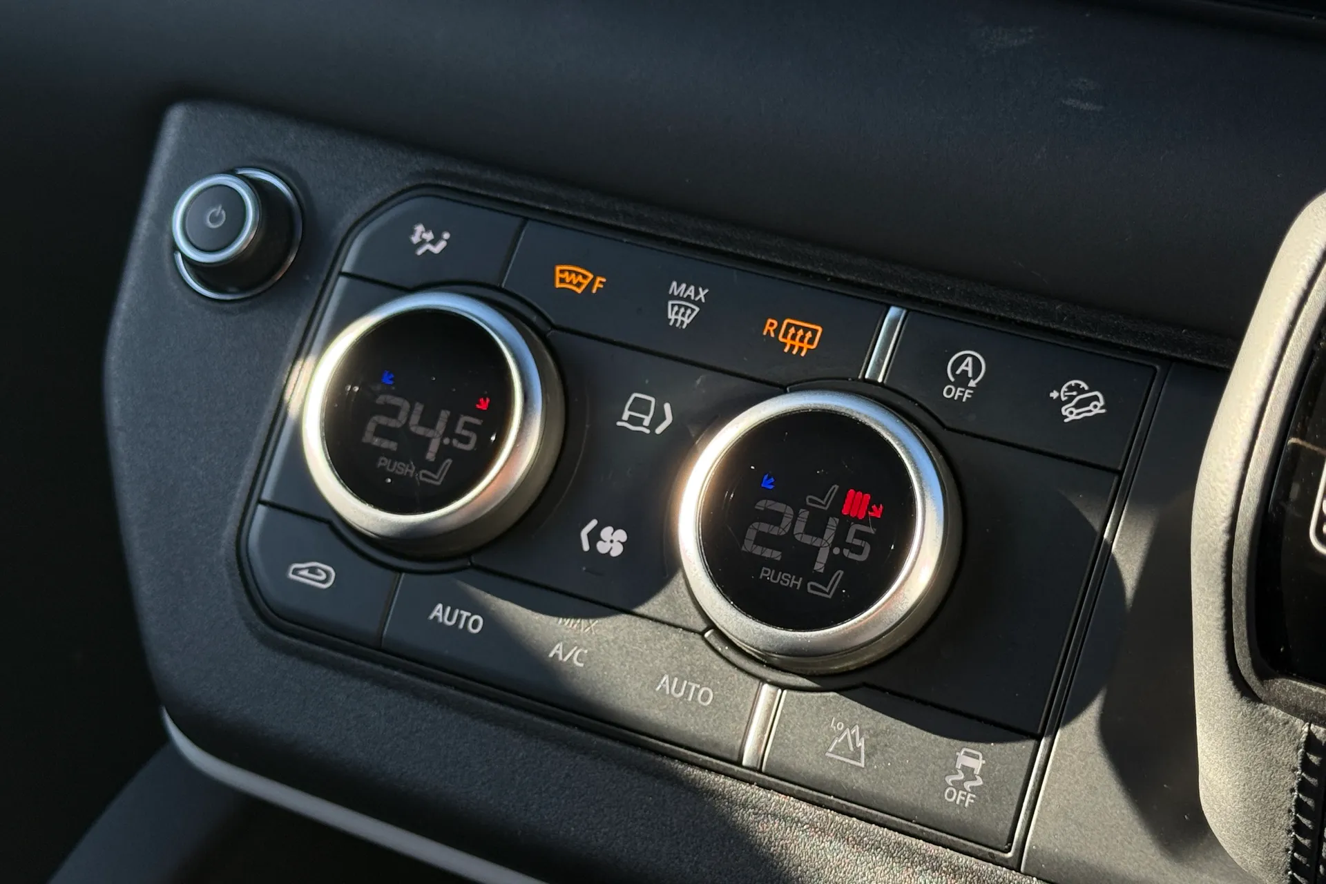 LAND ROVER DEFENDER thumbnail image number 29