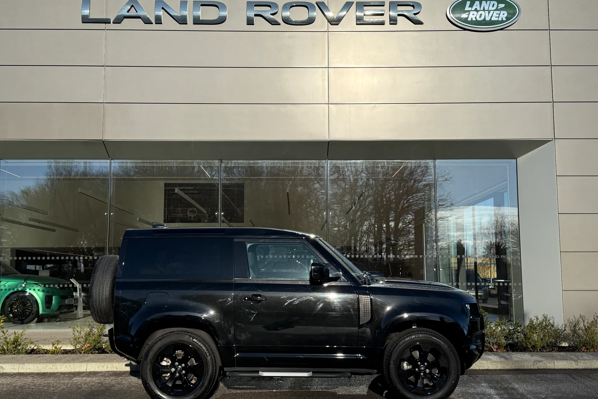 LAND ROVER DEFENDER thumbnail image number 2