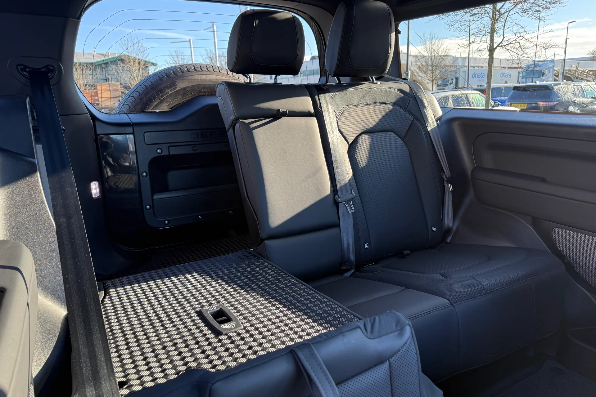 LAND ROVER DEFENDER thumbnail image number 35