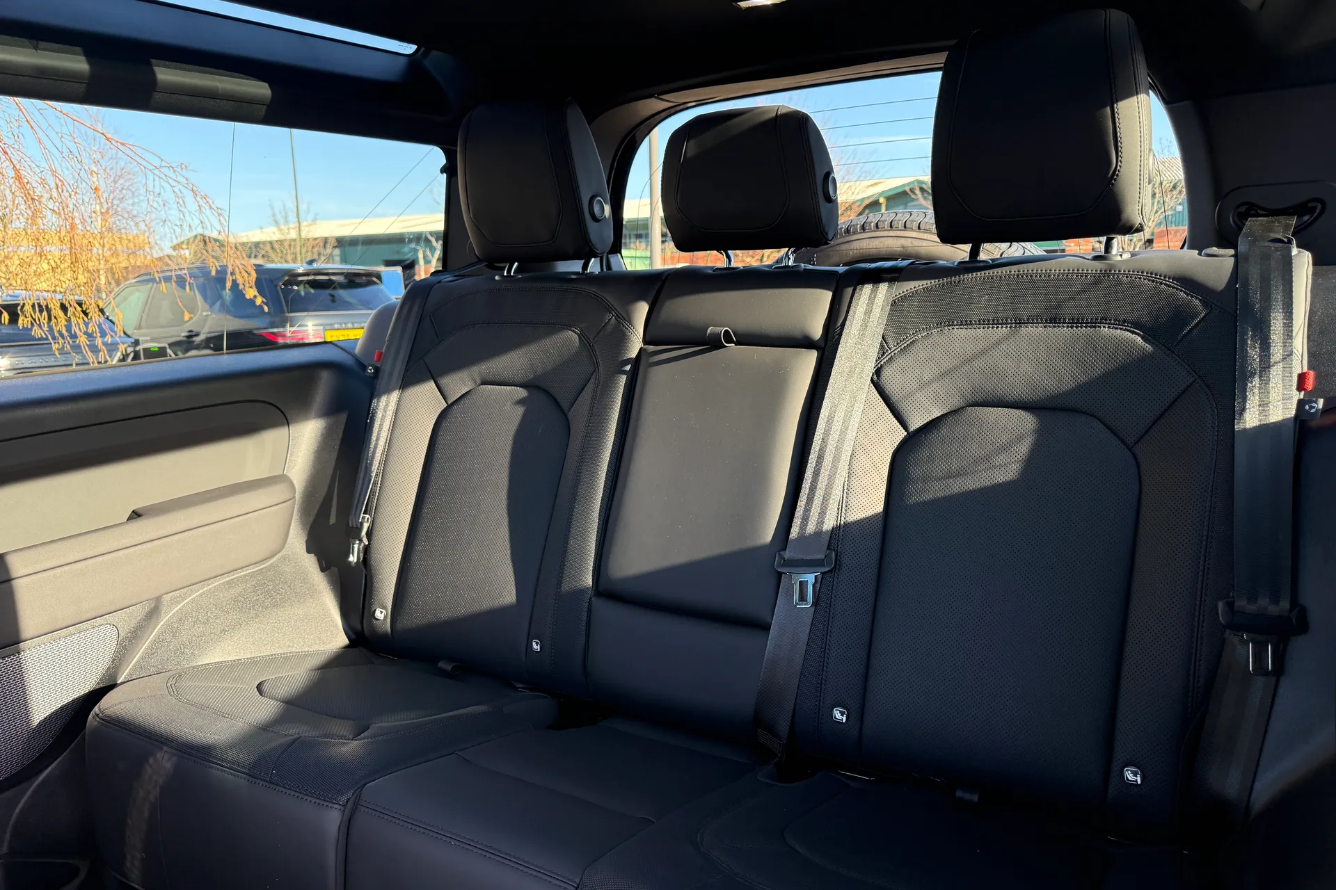 LAND ROVER DEFENDER thumbnail image number 36