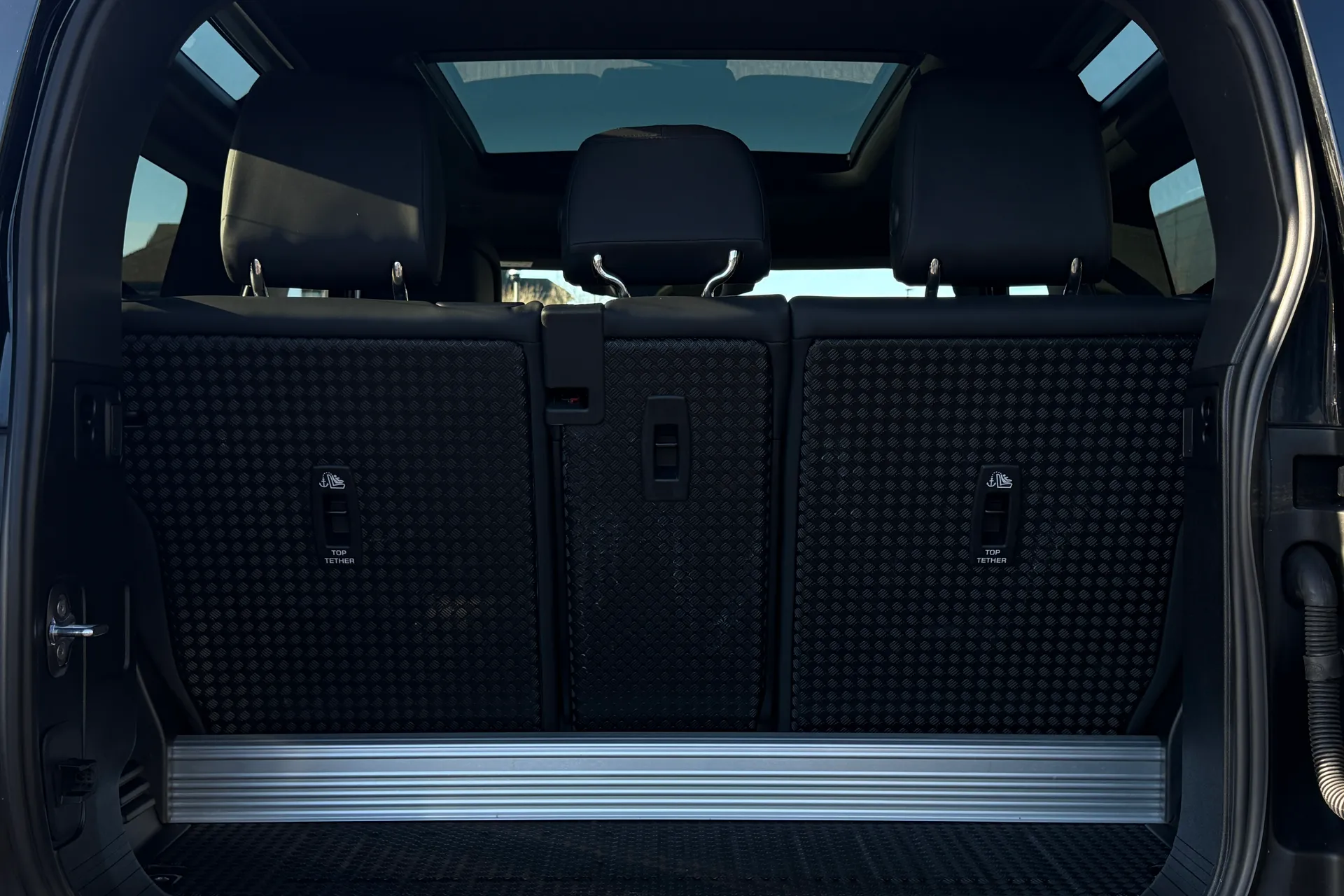 LAND ROVER DEFENDER thumbnail image number 32