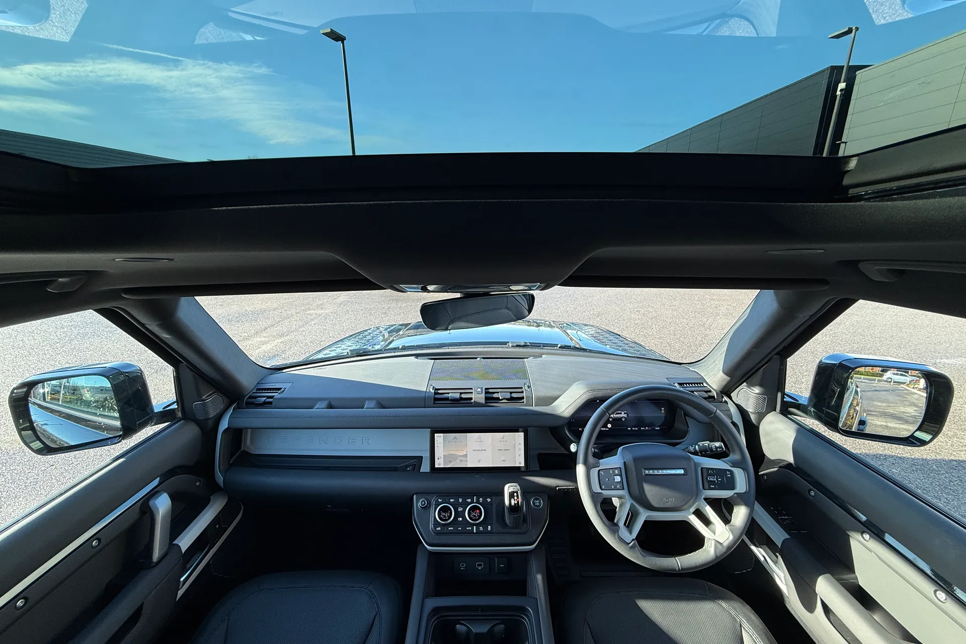 LAND ROVER DEFENDER thumbnail image number 4